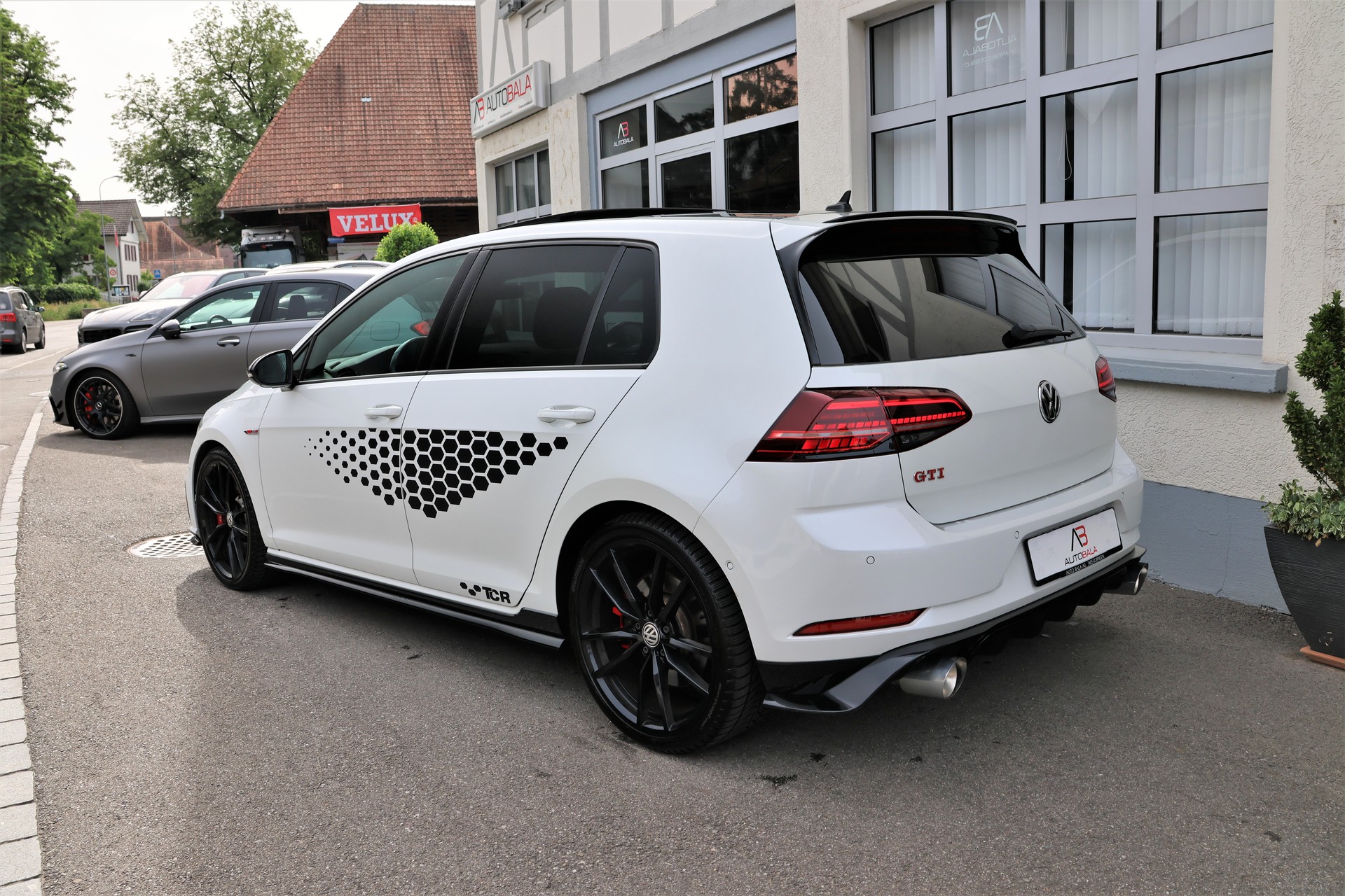 VW Golf 2.0 TSI GTI TCR DSG (CH)-image-6
