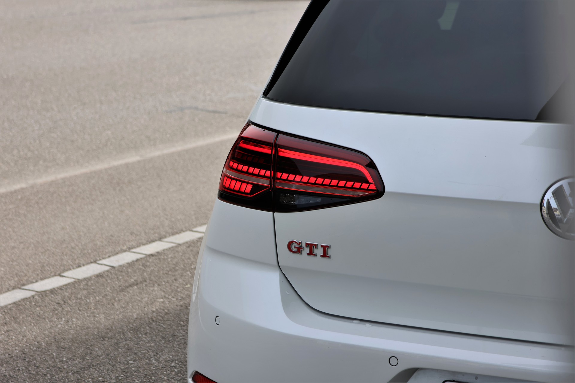 VW Golf 2.0 TSI GTI TCR DSG (CH)-image-5