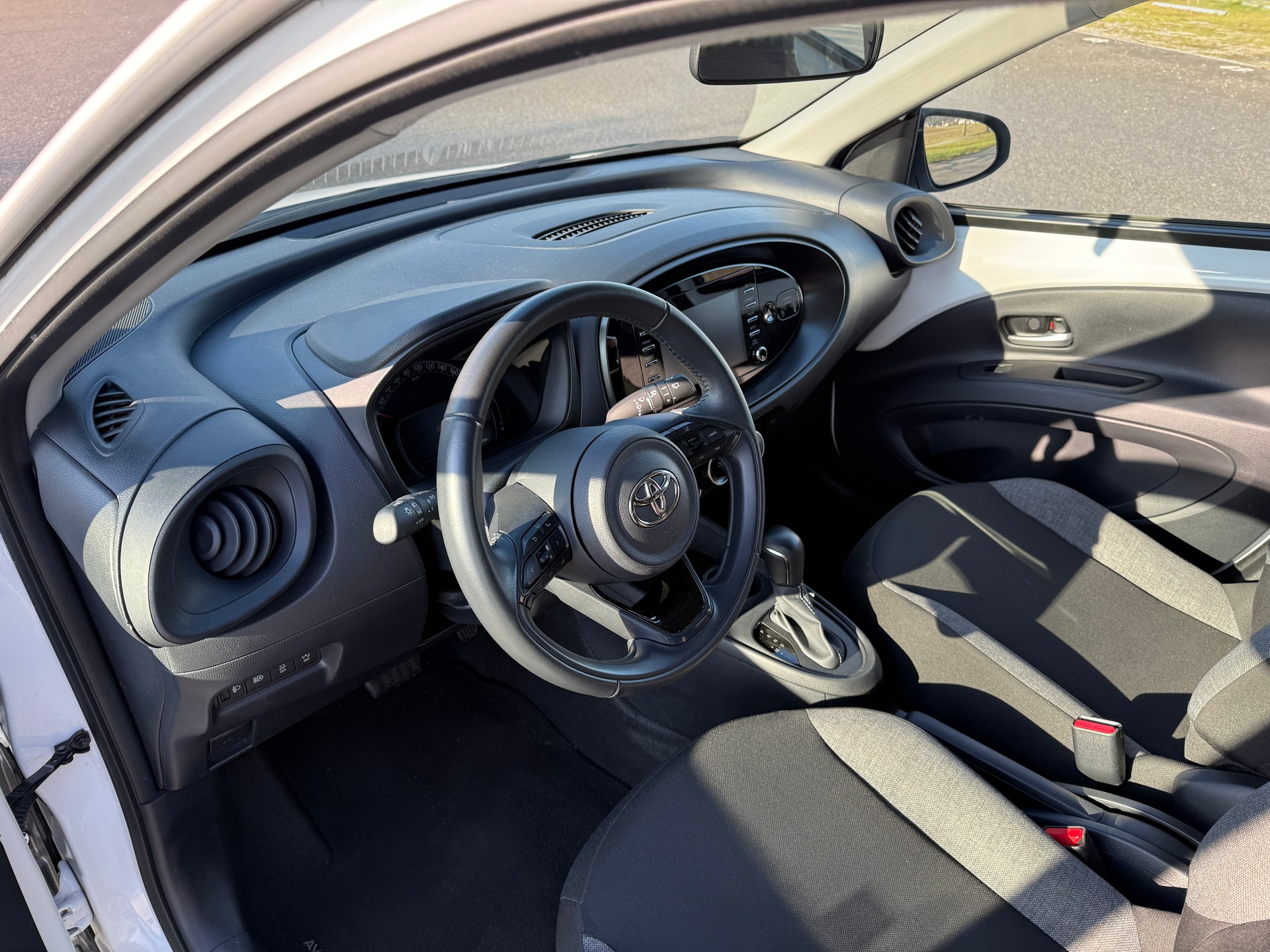 TOYOTA 1.0 VVT-i Comfort-image-3