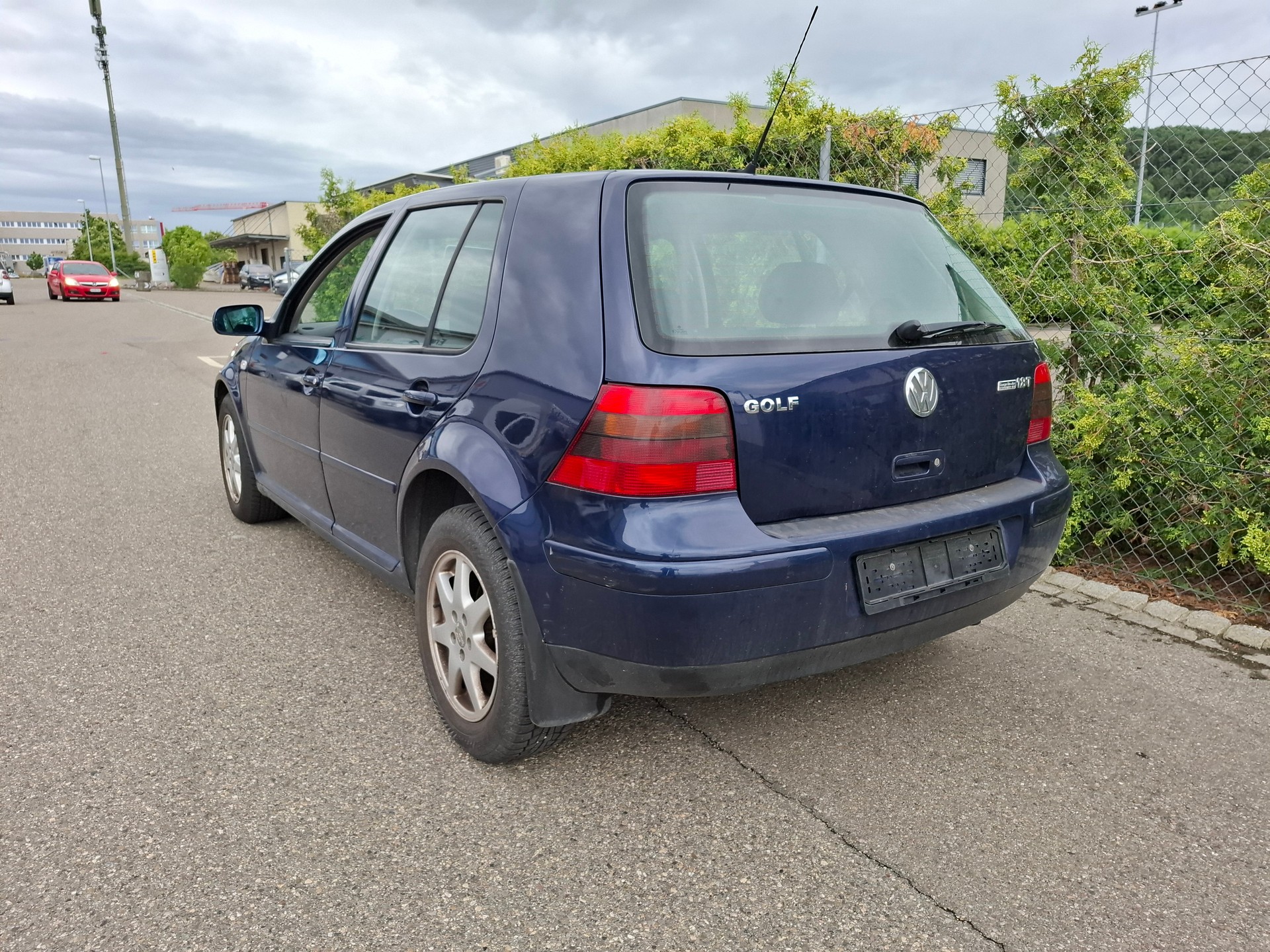 VW GOLF-showroom-element-3