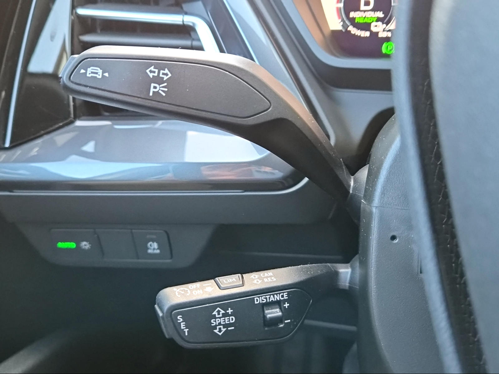 AUDI Q4 e-tron 45 quattro Gletscherweiss Metallic-image-13