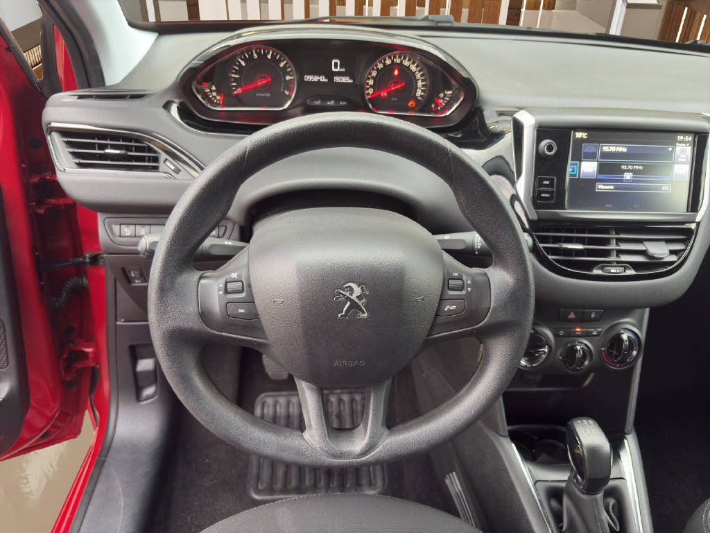 PEUGEOT 208 1.2 PureTech Active-image-10