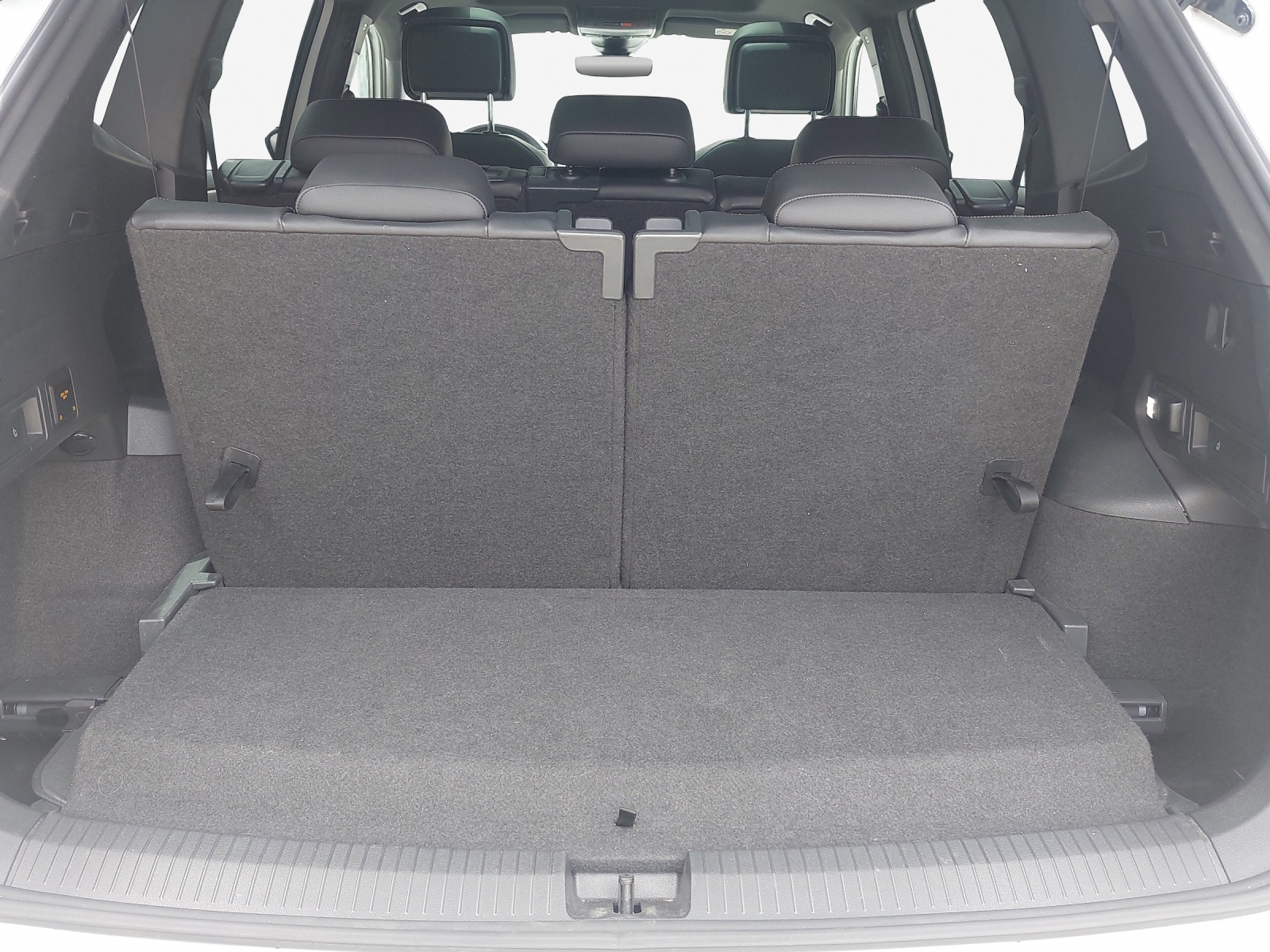 VW Tiguan Allspace 2.0TSI R-Line 4Motion DSG-image-12