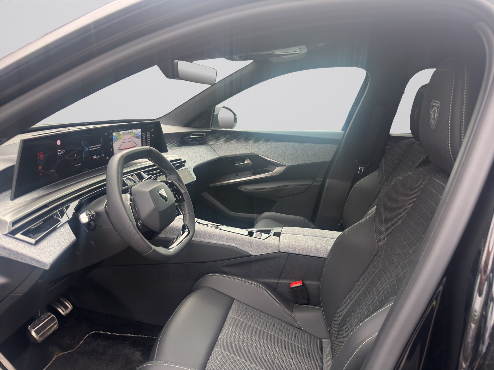 PEUGEOT 5008 1.2 Hybrid 145 GT-image-4
