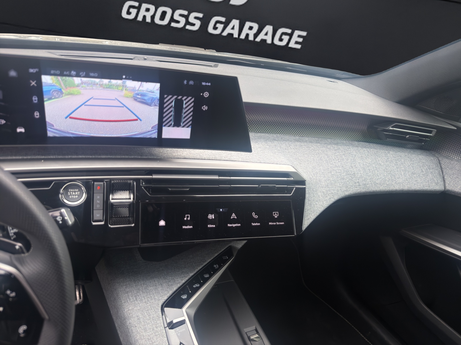 PEUGEOT 5008 1.2 Hybrid 145 GT-image-6