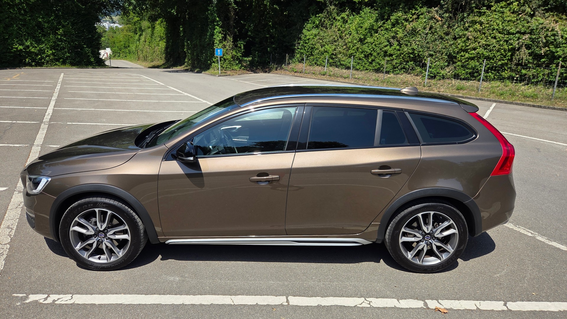 VOLVO Cross Country 2.4 D4 Executive AWD S/S-image-1