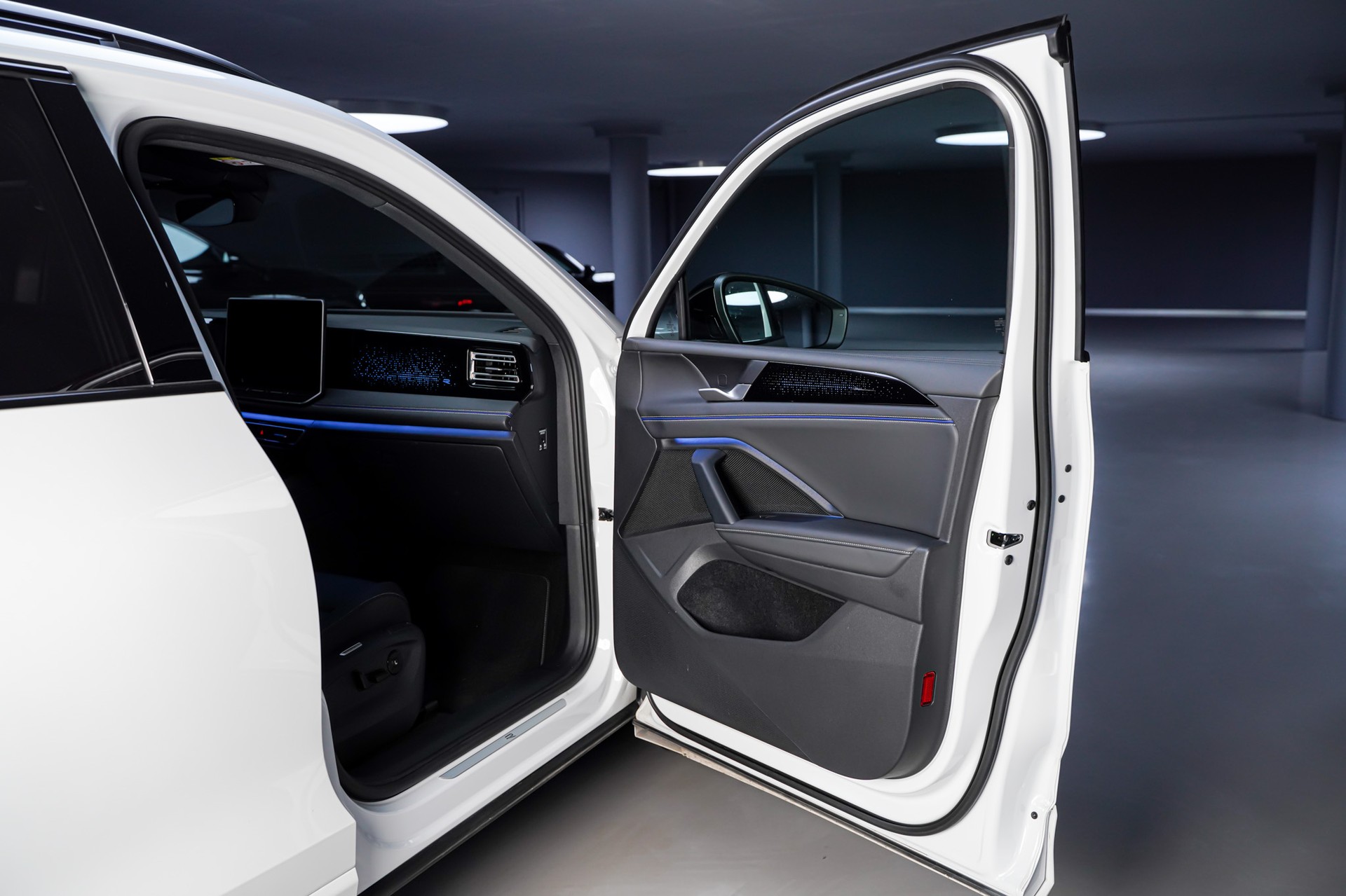 VW Tiguan 2.0 TSI DSG R-Line 4Motion-image-17