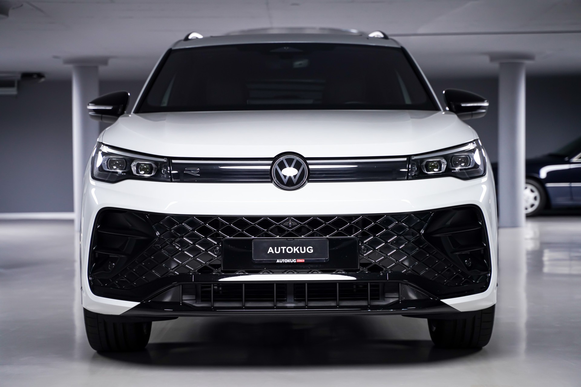 VW Tiguan 2.0 TSI DSG R-Line 4Motion-showroom-element-1