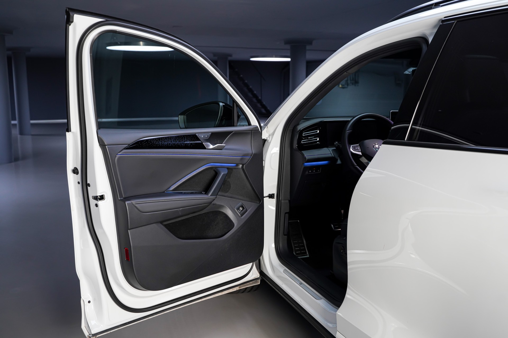 VW Tiguan 2.0 TSI DSG R-Line 4Motion-image-7