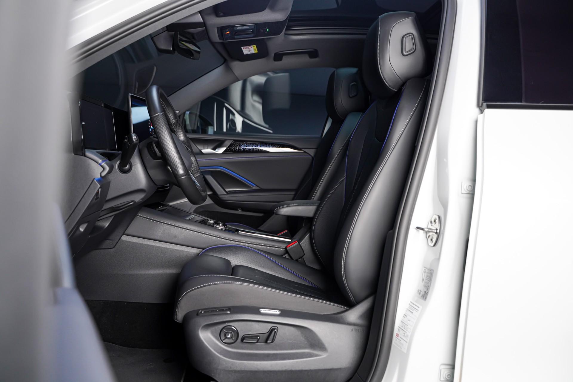 VW Tiguan 2.0 TSI DSG R-Line 4Motion-image-10