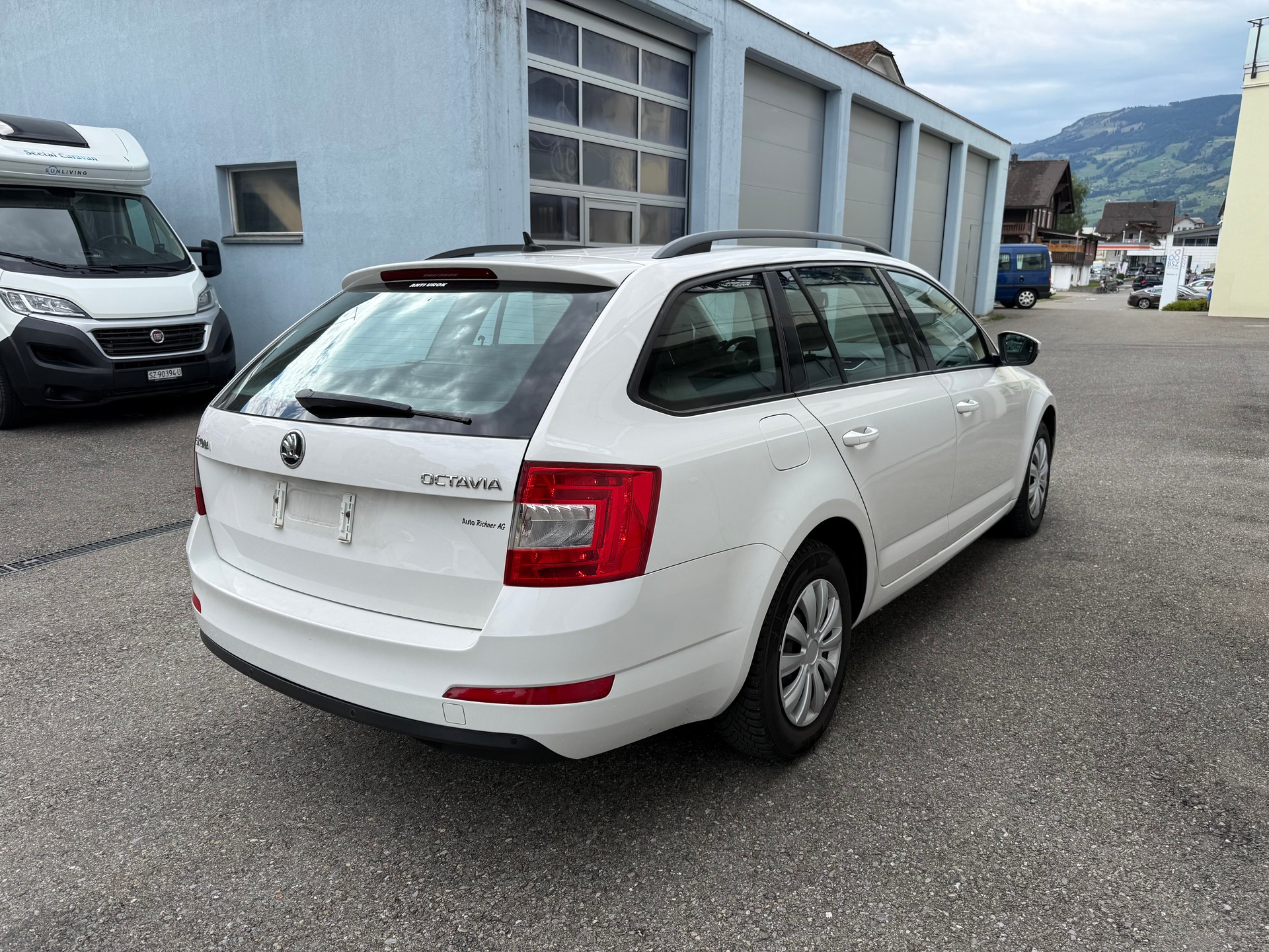 SKODA Octavia Combi 1.6 TDI Ambition-showroom-element-3