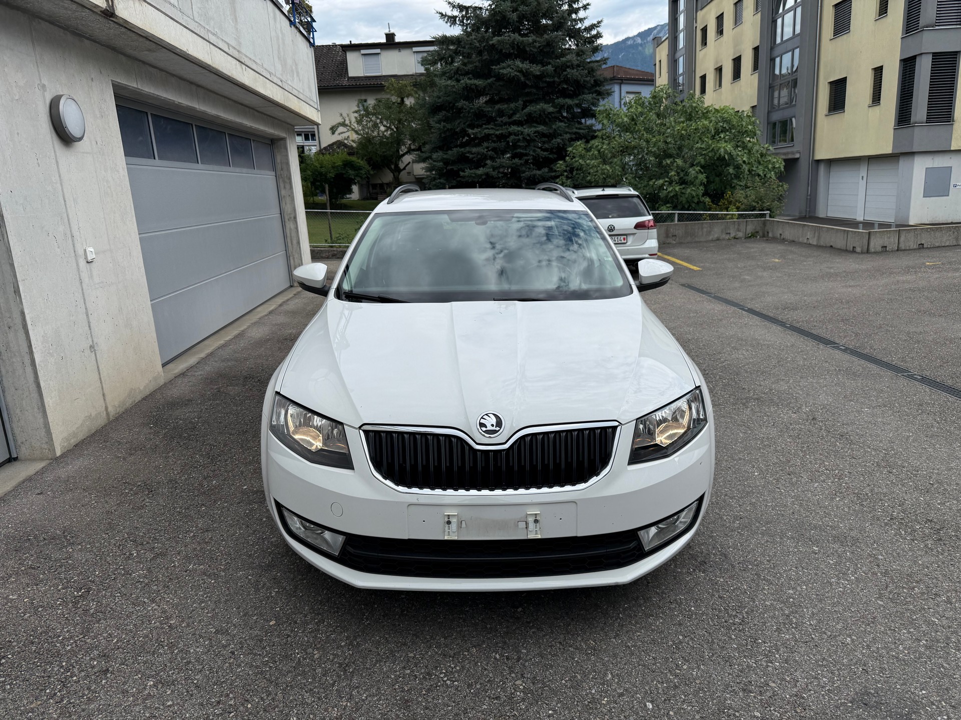 SKODA Octavia Combi 1.6 TDI Ambition-showroom-element-1