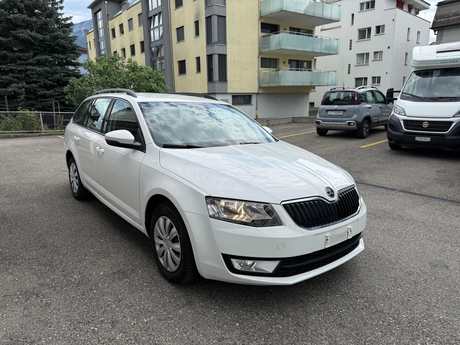 SKODA Octavia Combi 1.6 TDI Ambition-showroom-element-2