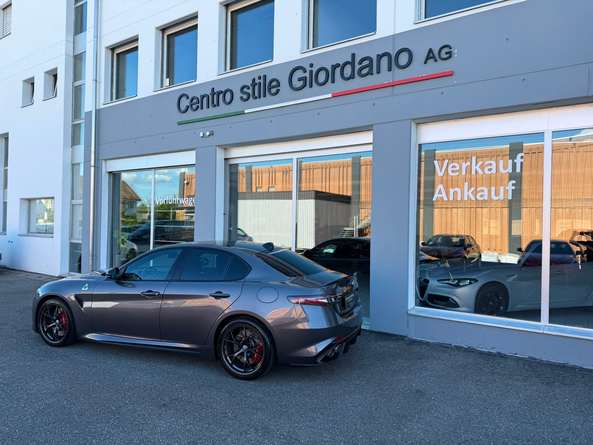 ALFA ROMEO Giulia 2.9 V6 Quadrifoglio 520PS MY25/26-showroom-element-2