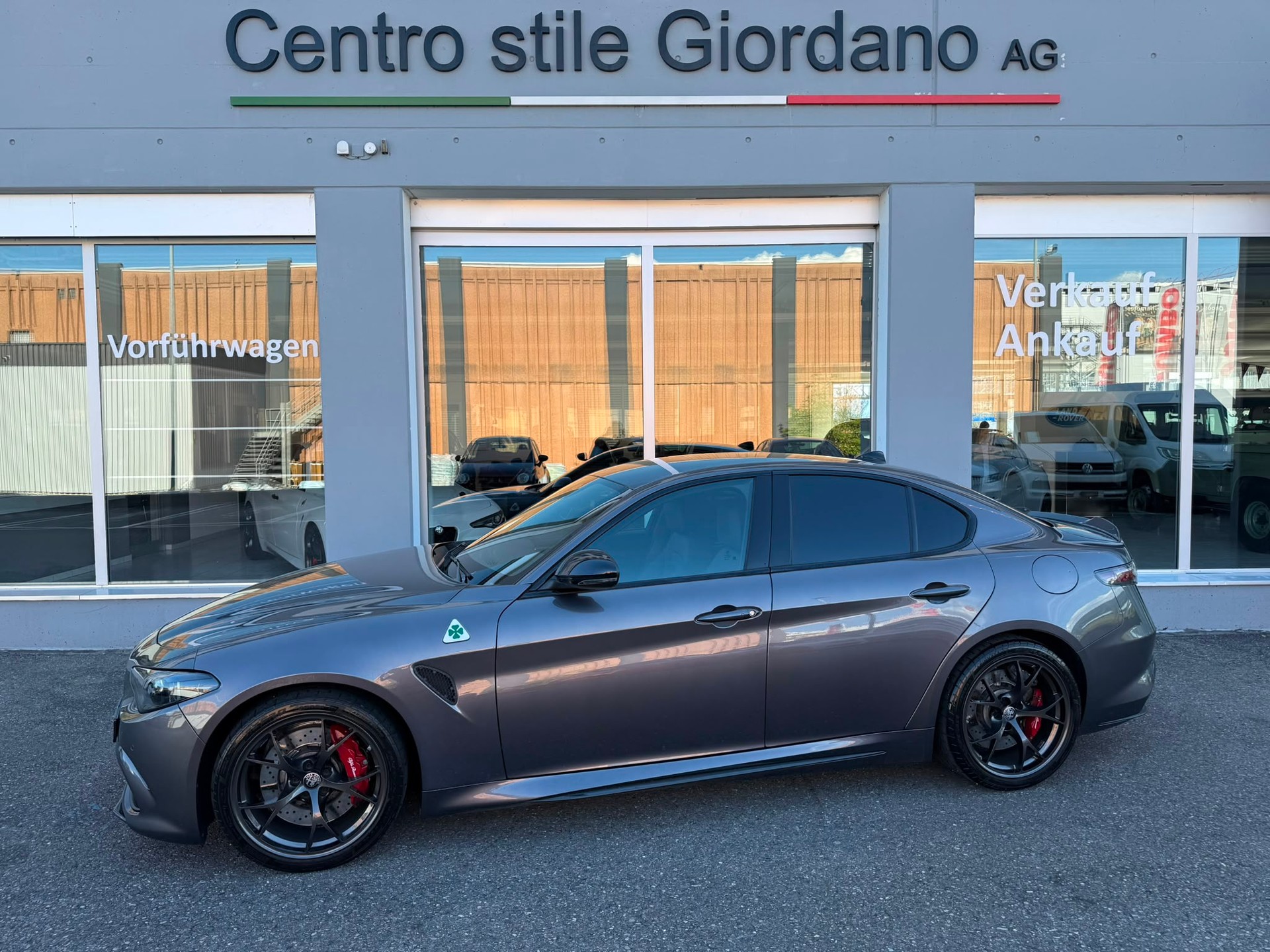 ALFA ROMEO Giulia 2.9 V6 Quadrifoglio 520PS MY25/26-showroom-element-1