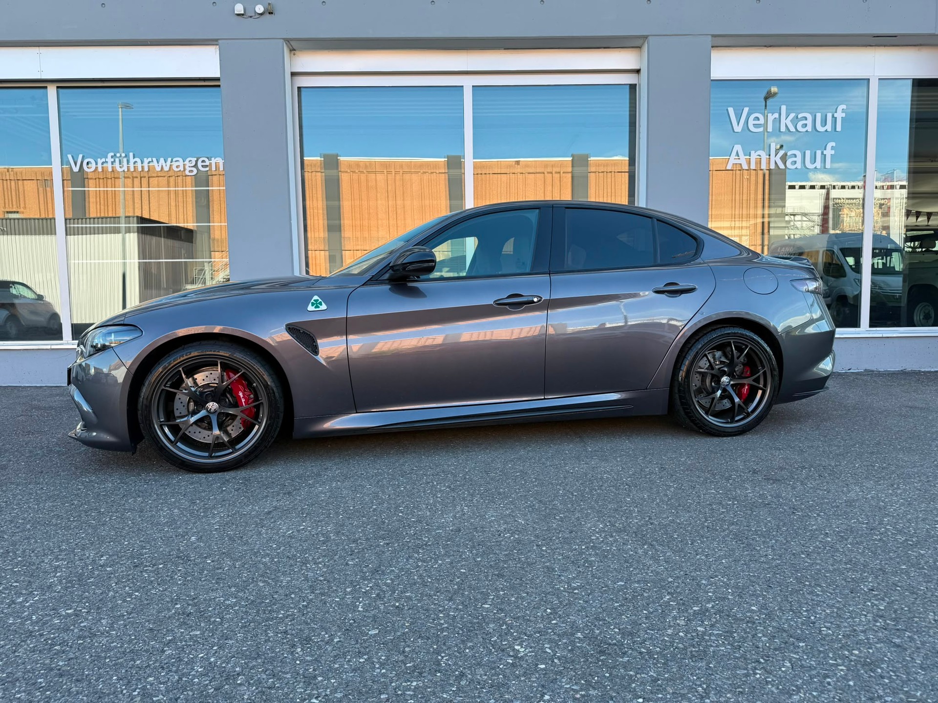 ALFA ROMEO Giulia 2.9 V6 Quadrifoglio 520PS MY25/26-image-4