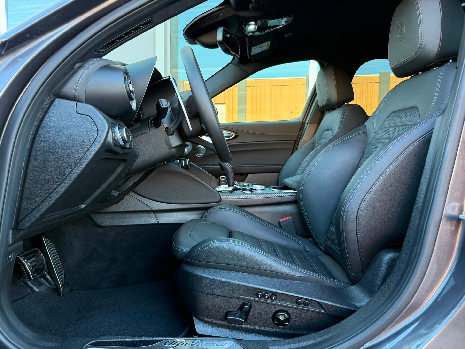 ALFA ROMEO Giulia 2.9 V6 Quadrifoglio 520PS MY25/26-image-7