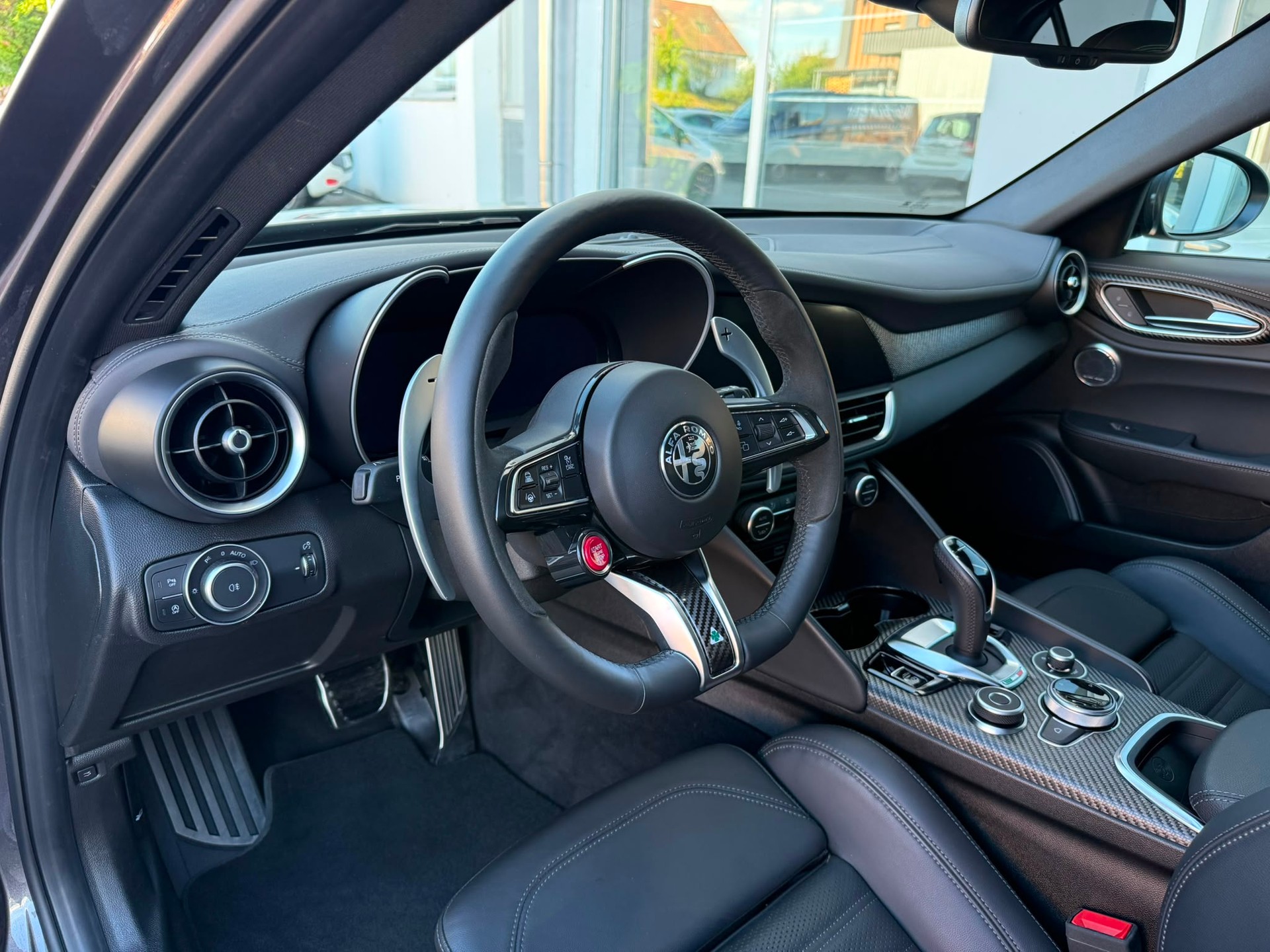 ALFA ROMEO Giulia 2.9 V6 Quadrifoglio 520PS MY25/26-image-8