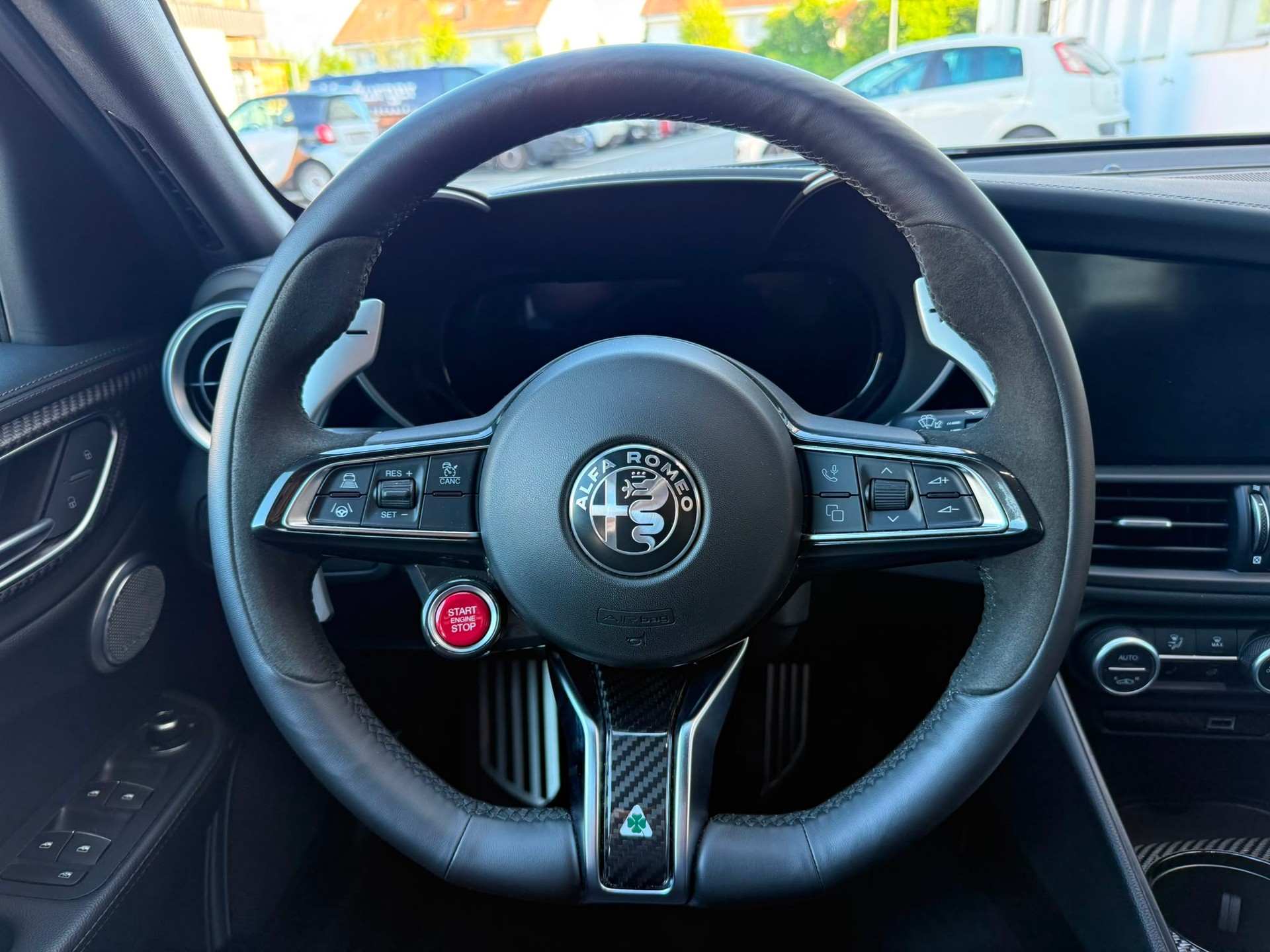 ALFA ROMEO Giulia 2.9 V6 Quadrifoglio 520PS MY25/26-image-12