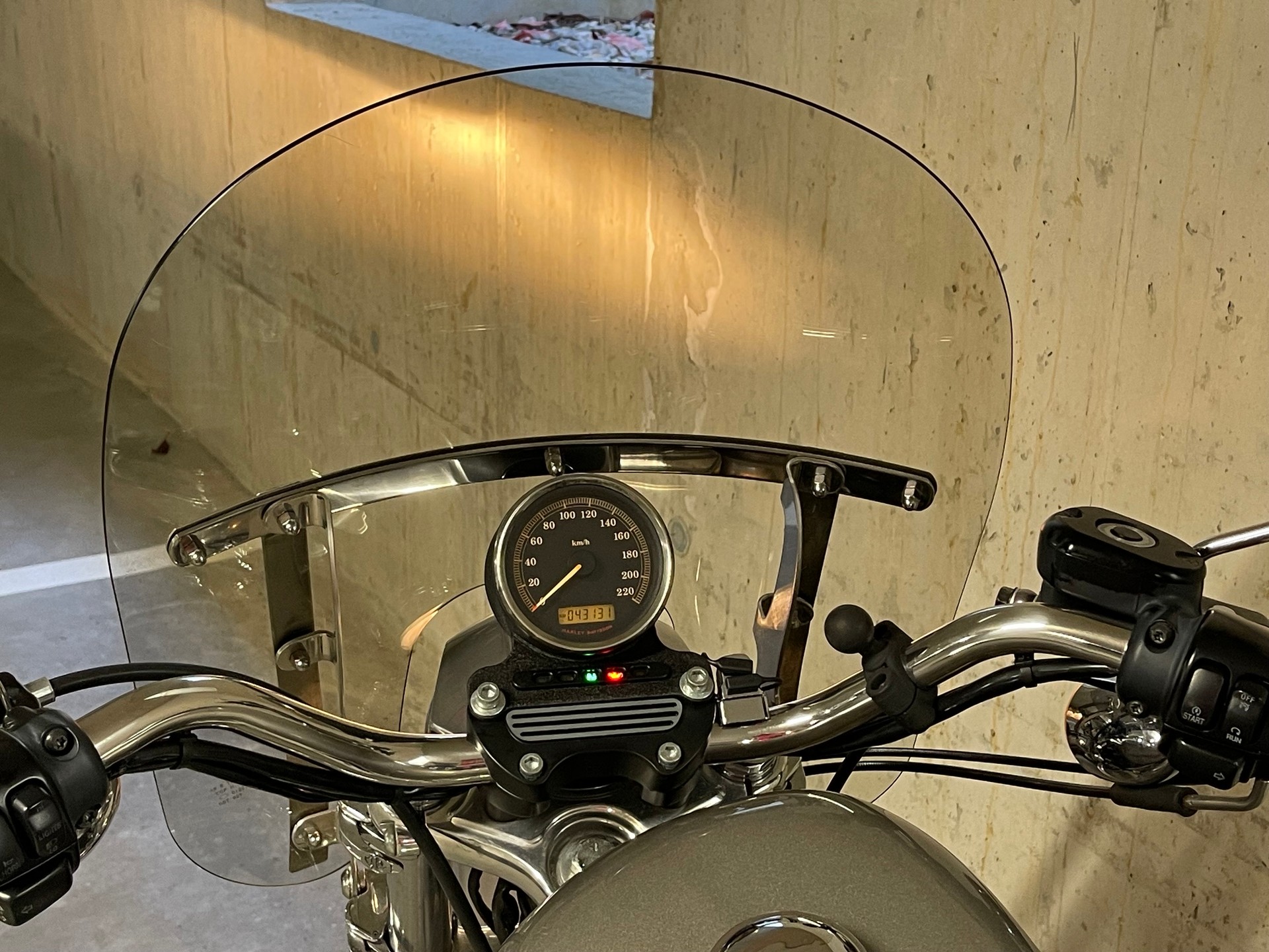 HARLEY-DAVIDSON XL 883 Sportster Injection-image-4