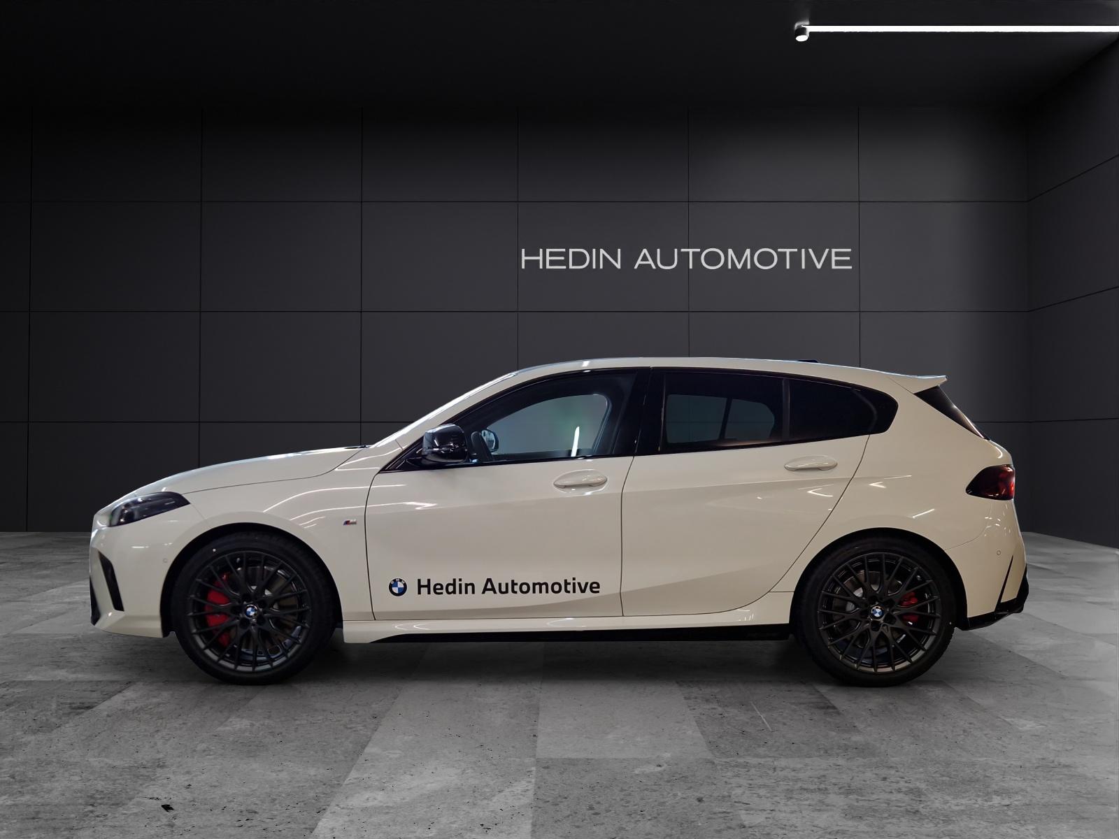 BMW M135i xDrive-showroom-element-1