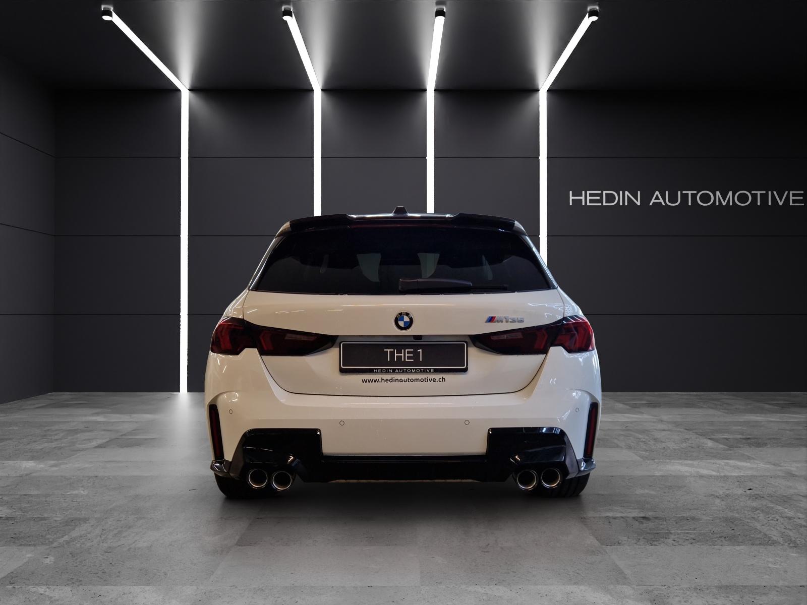 BMW M135i xDrive-showroom-element-3