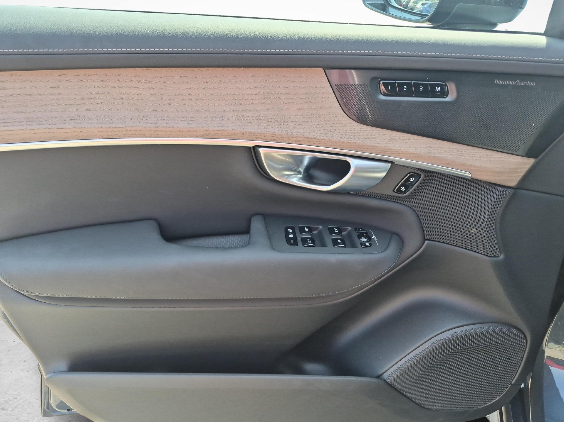 VOLVO XC90 2.0 T8 TE Plus Dark eAWD / ab 3,99% Leasing bei Abschluss einer Protect Autoversicherung-image-16