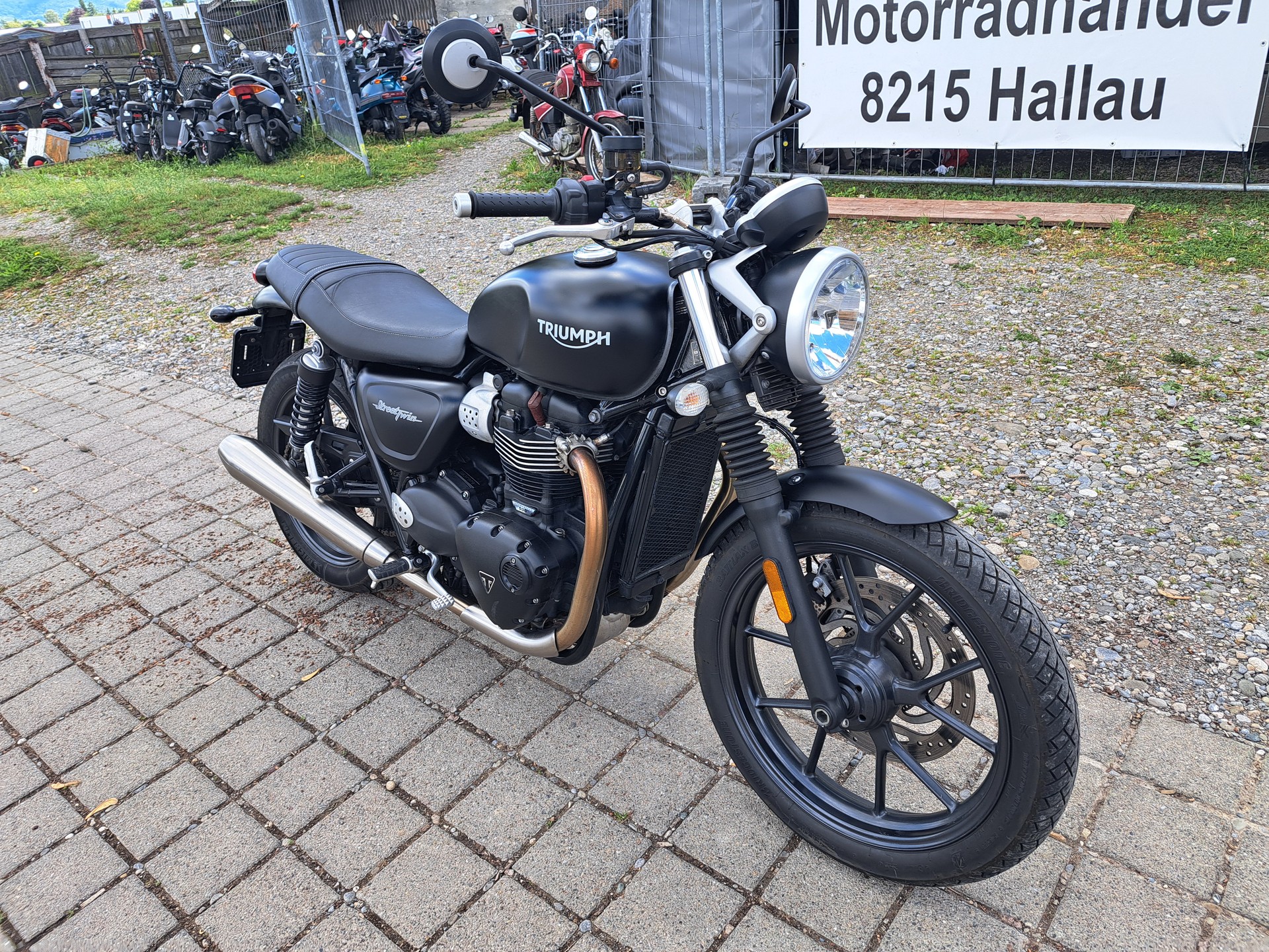 TRIUMPH Street Twin 900 i-image-1