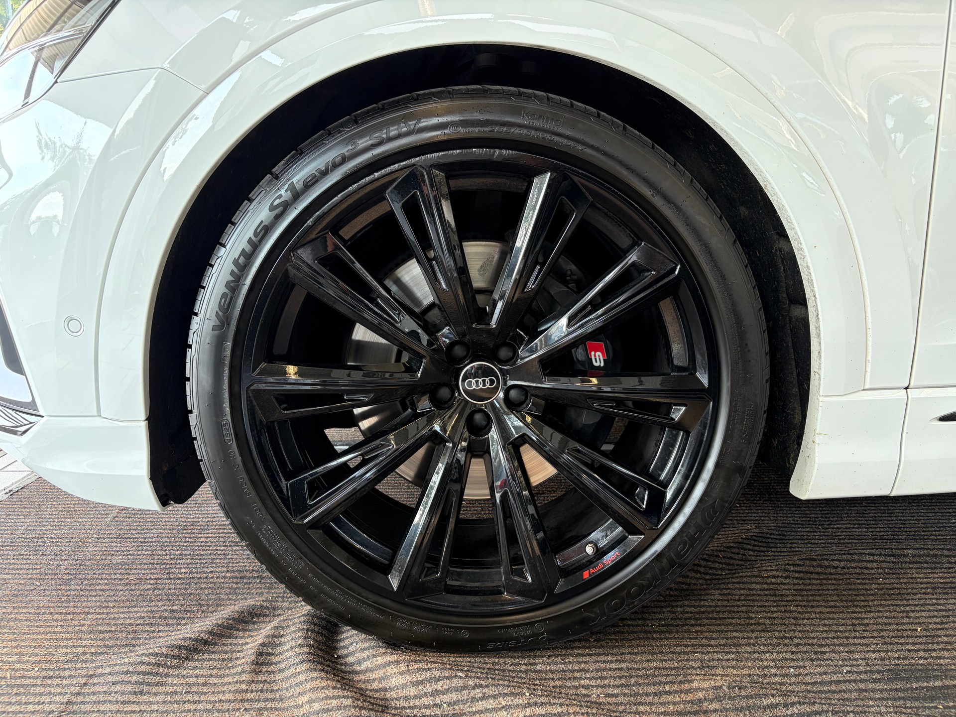 AUDI SQ8 TFSI quattro | CH Fzg. | NP: 199K | Carbon | Nachtsicht | Massage | B&O Advanced | AHK | Standheiz. | VOLL |-image-8