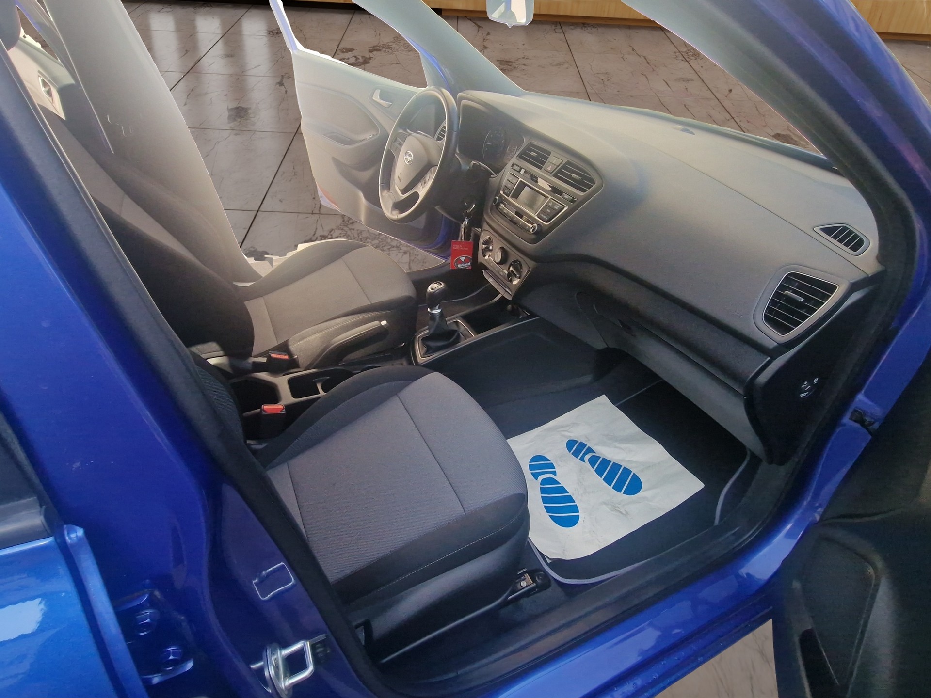 HYUNDAI i20 1.2 Amplia-image-13