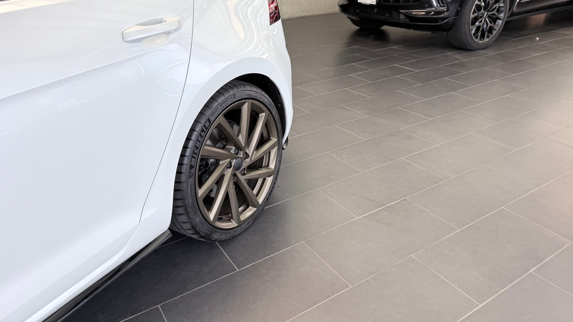 VW Golf VII 2.0 TSI R 310 DSG 4motion-image-8