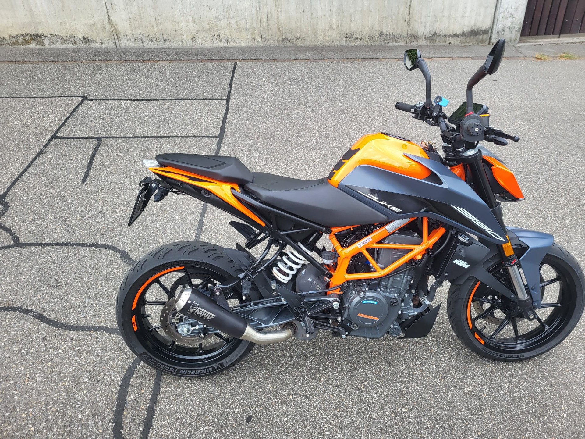 KTM 390 Duke-image-0