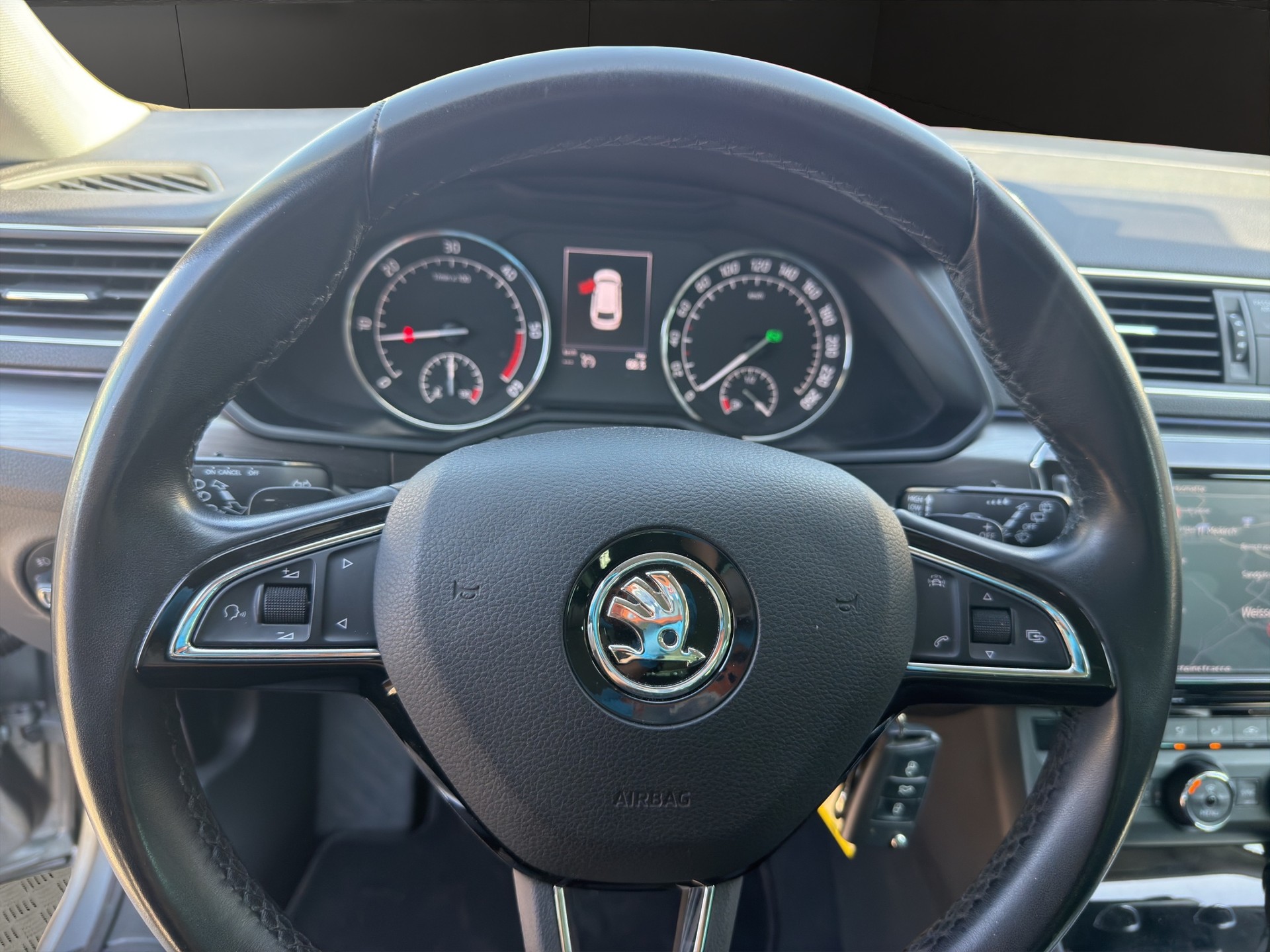 SKODA Superb Combi 2.0 TDi Style DSG-image-10