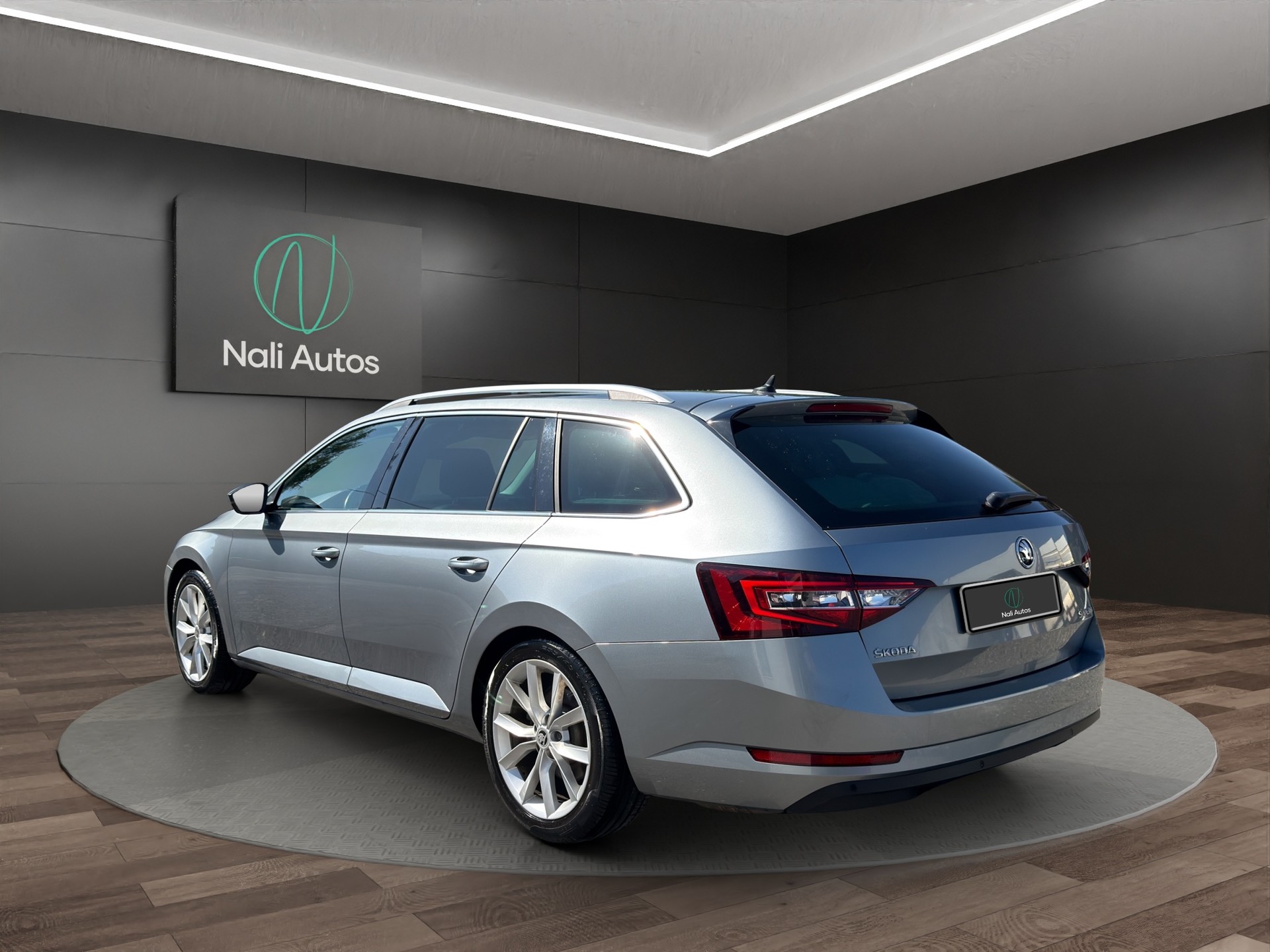 SKODA Superb Combi 2.0 TDi Style DSG-image-6