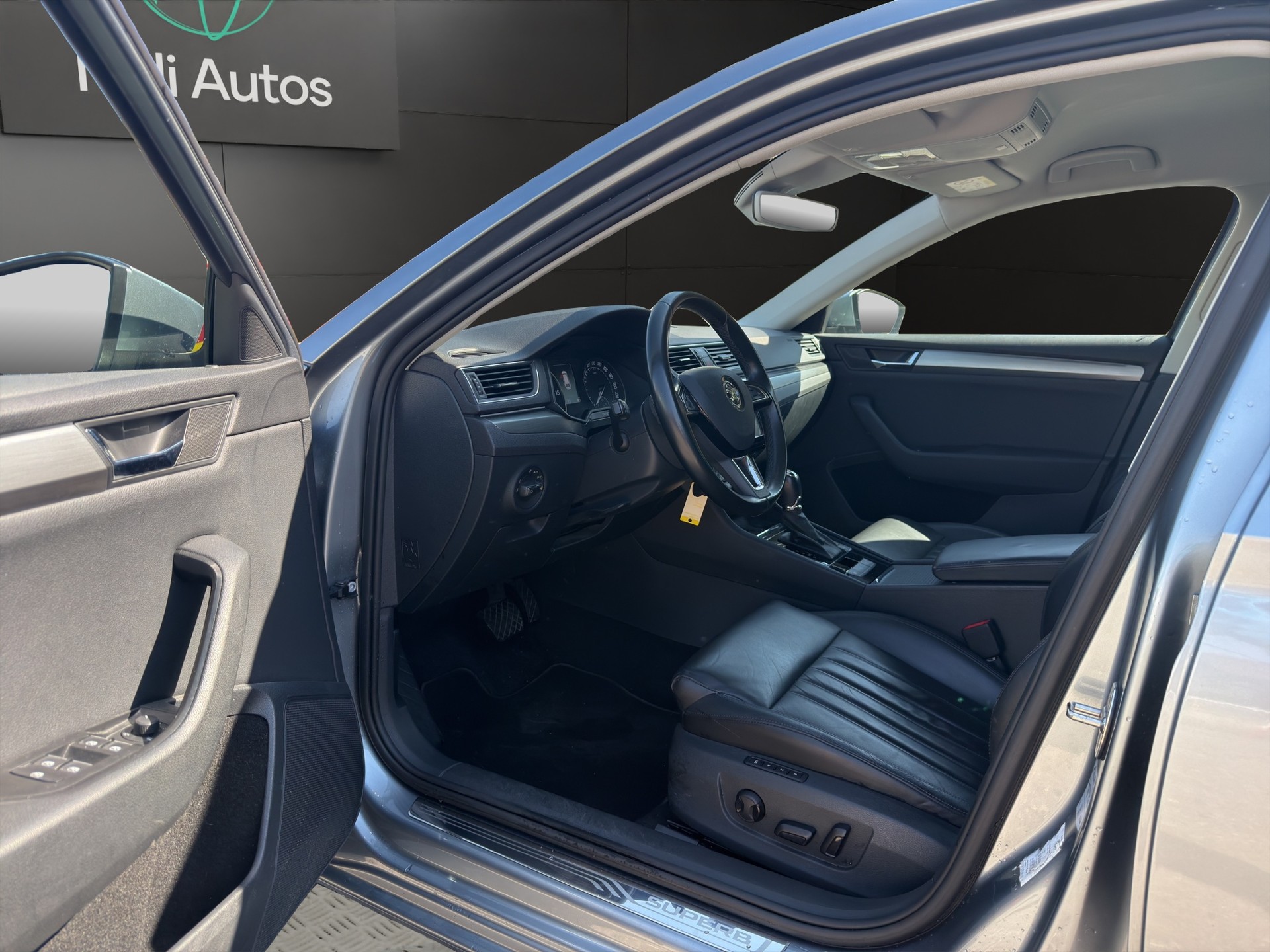 SKODA Superb Combi 2.0 TDi Style DSG-image-7