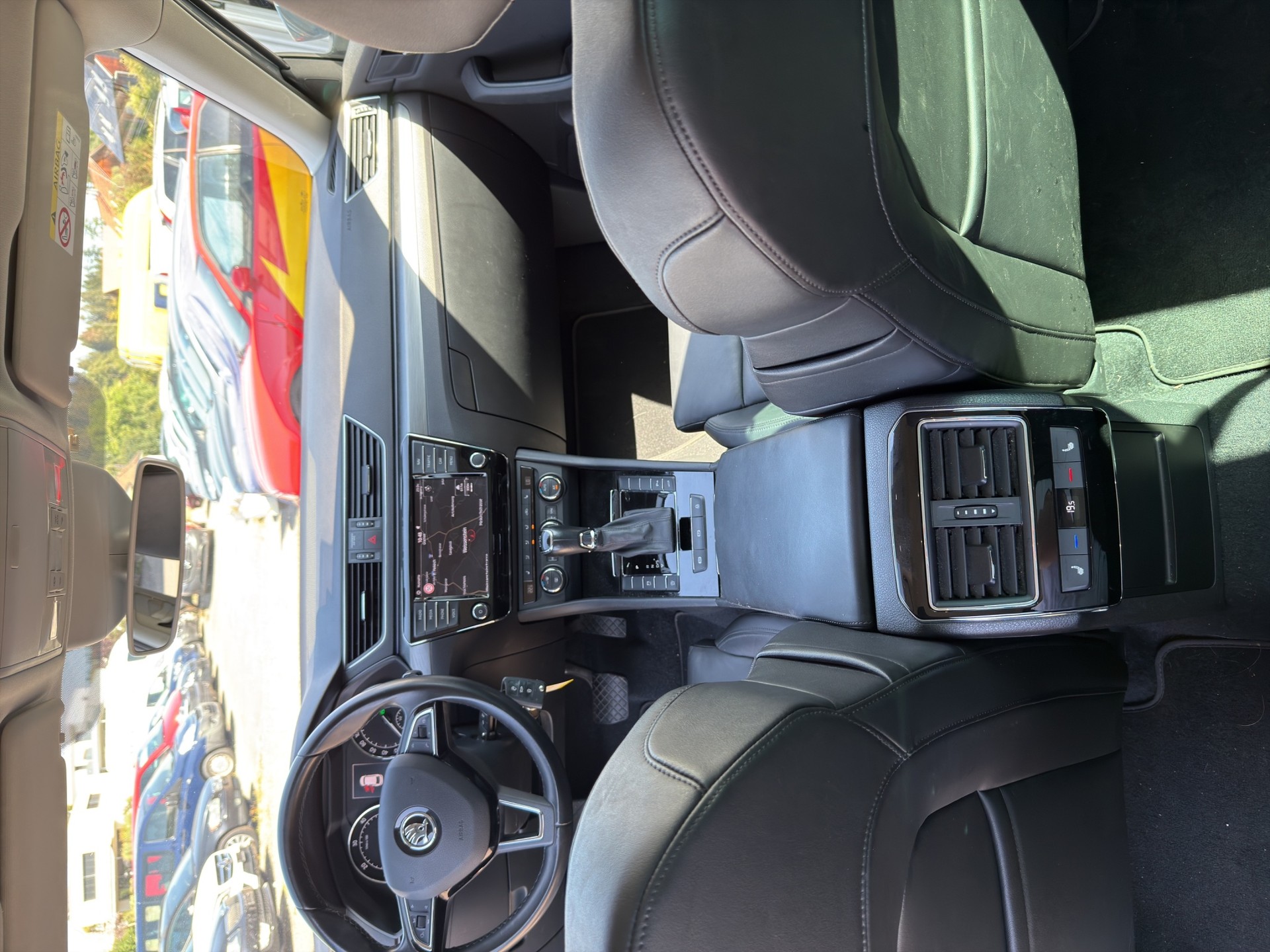 SKODA Superb Combi 2.0 TDi Style DSG-image-15