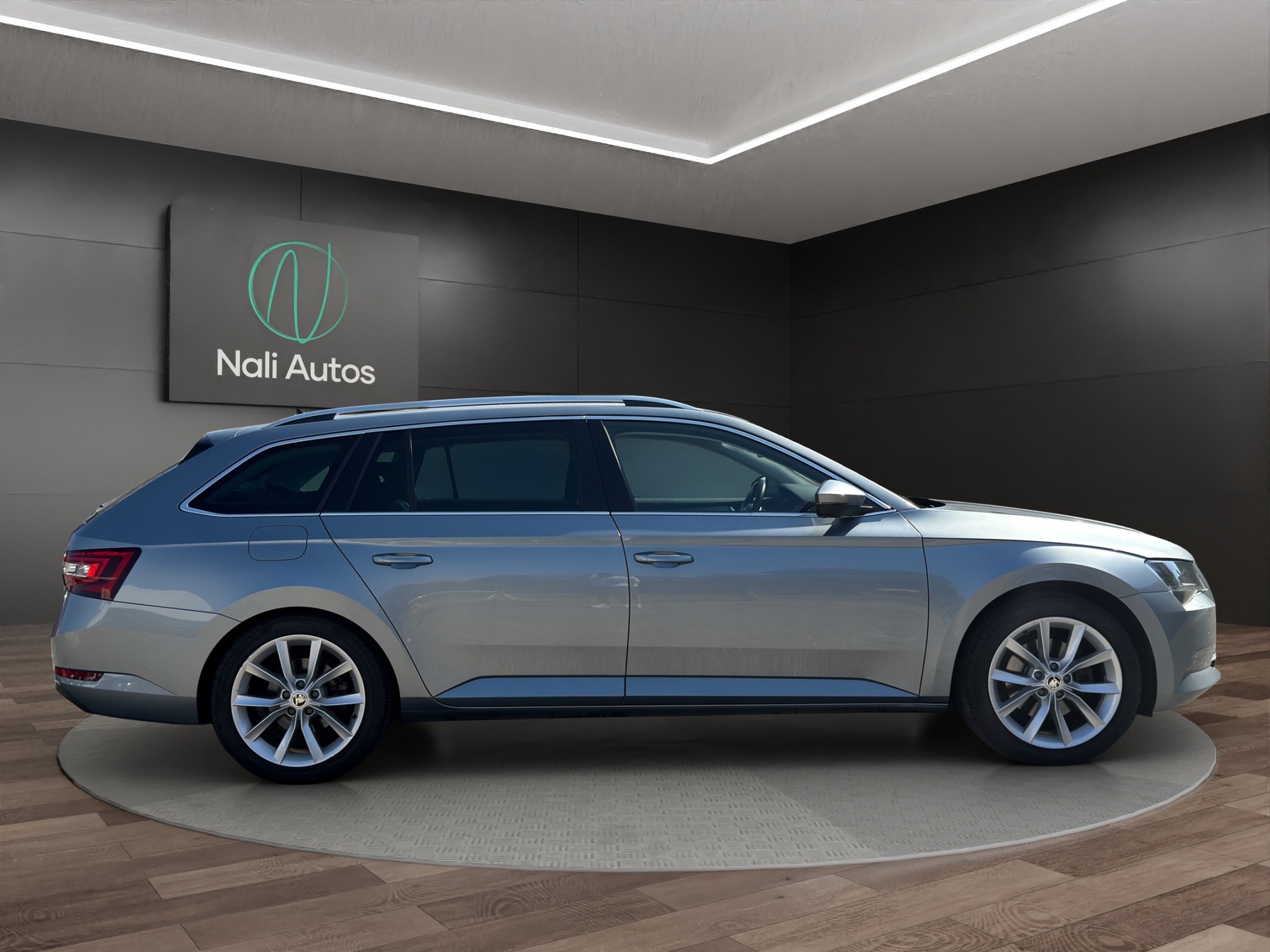 SKODA Superb Combi 2.0 TDi Style DSG-image-4