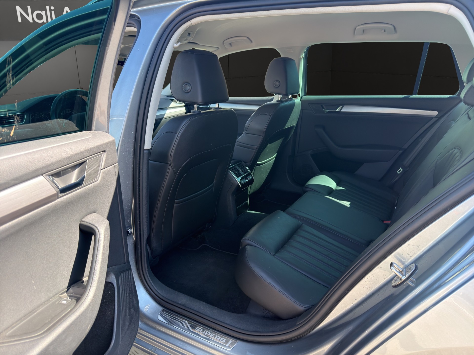 SKODA Superb Combi 2.0 TDi Style DSG-image-13