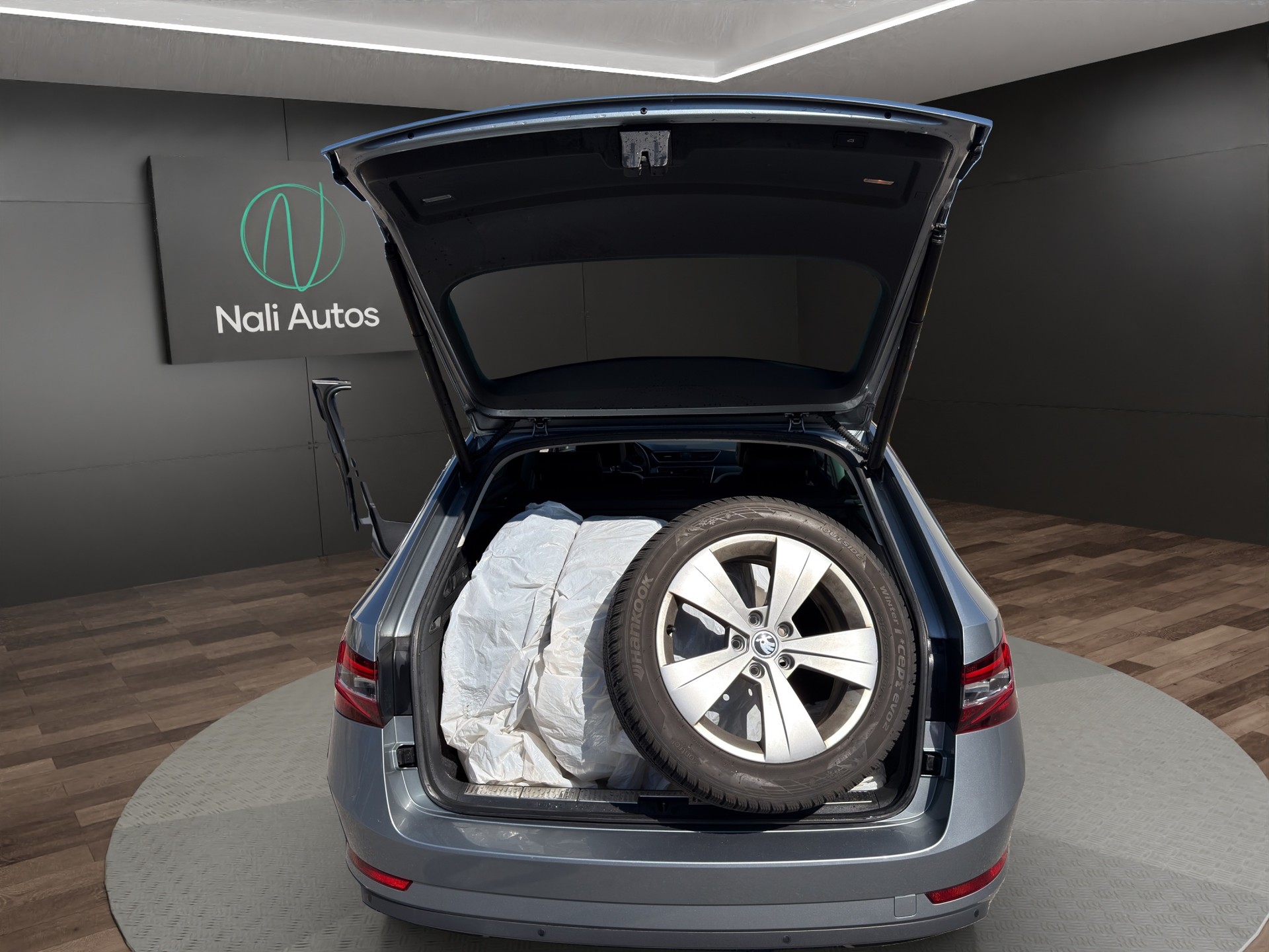 SKODA Superb Combi 2.0 TDi Style DSG-image-16