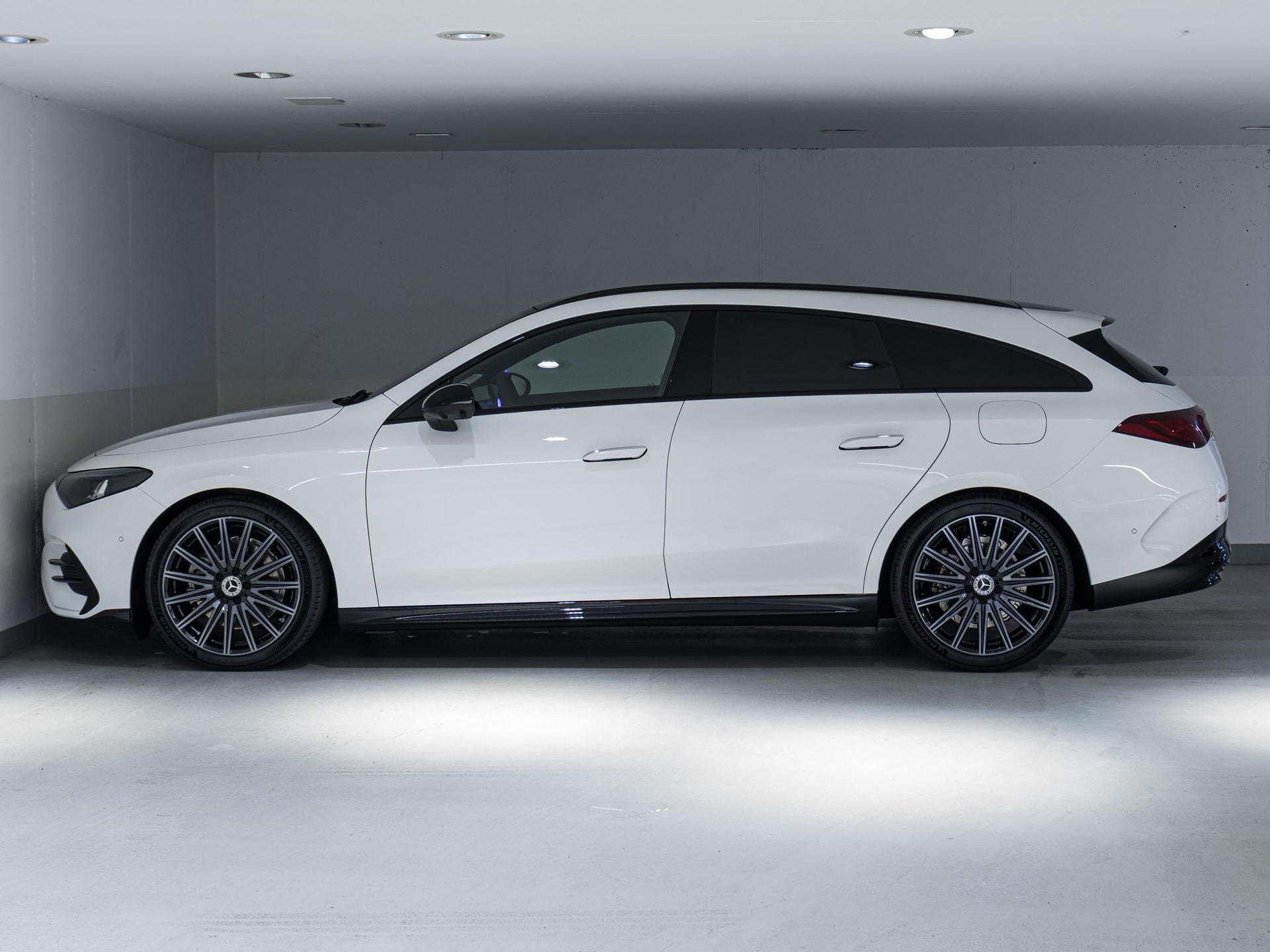 MERCEDES-BENZ CLA 220 4MATIC SB-image-4