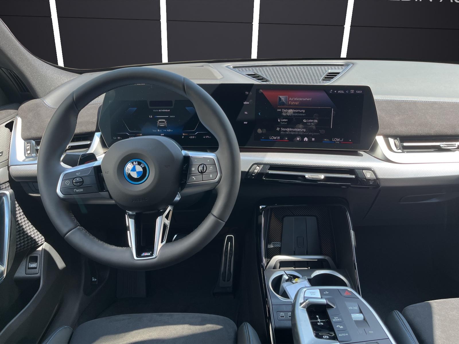 BMW iX2 30 xDrive-image-18
