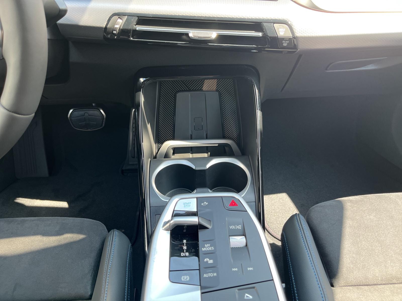 BMW iX2 30 xDrive-image-19