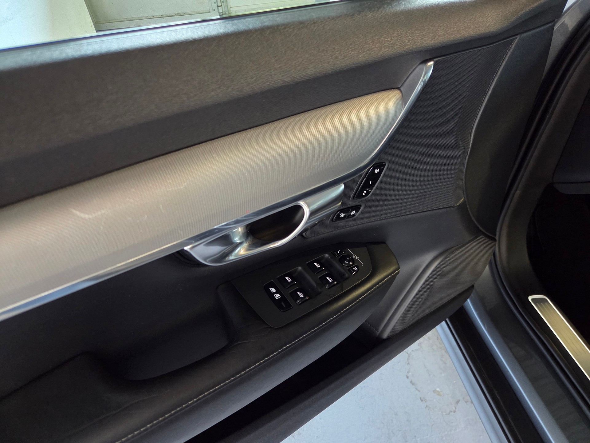 VOLVO V90 Cross Country 2.0 T5 Pro AWD-image-17