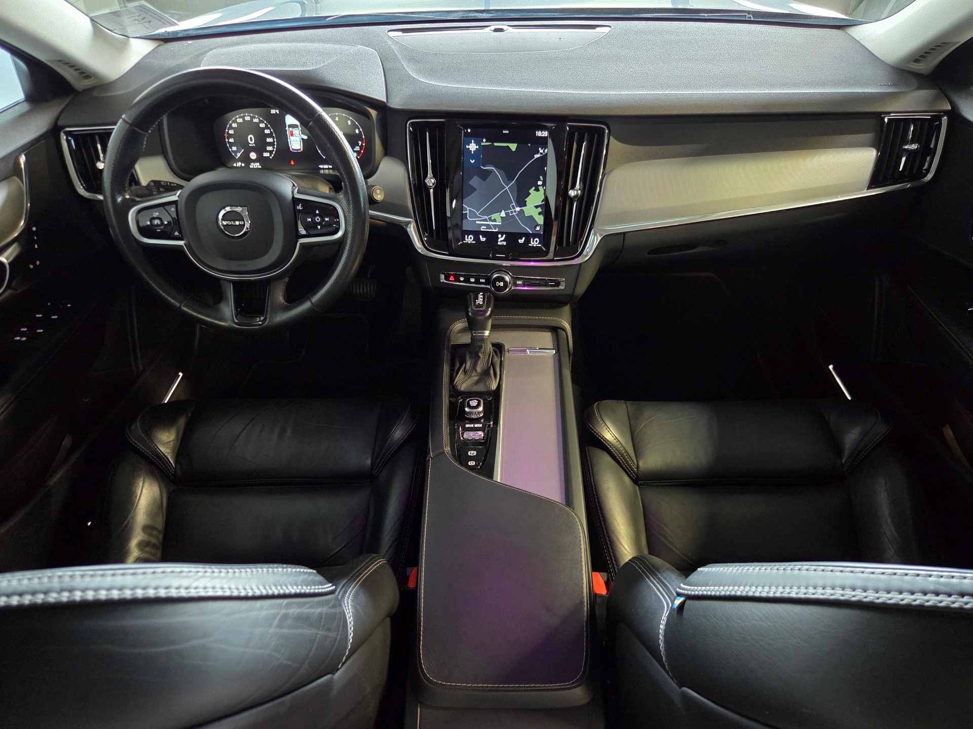 VOLVO V90 Cross Country 2.0 T5 Pro AWD-image-5