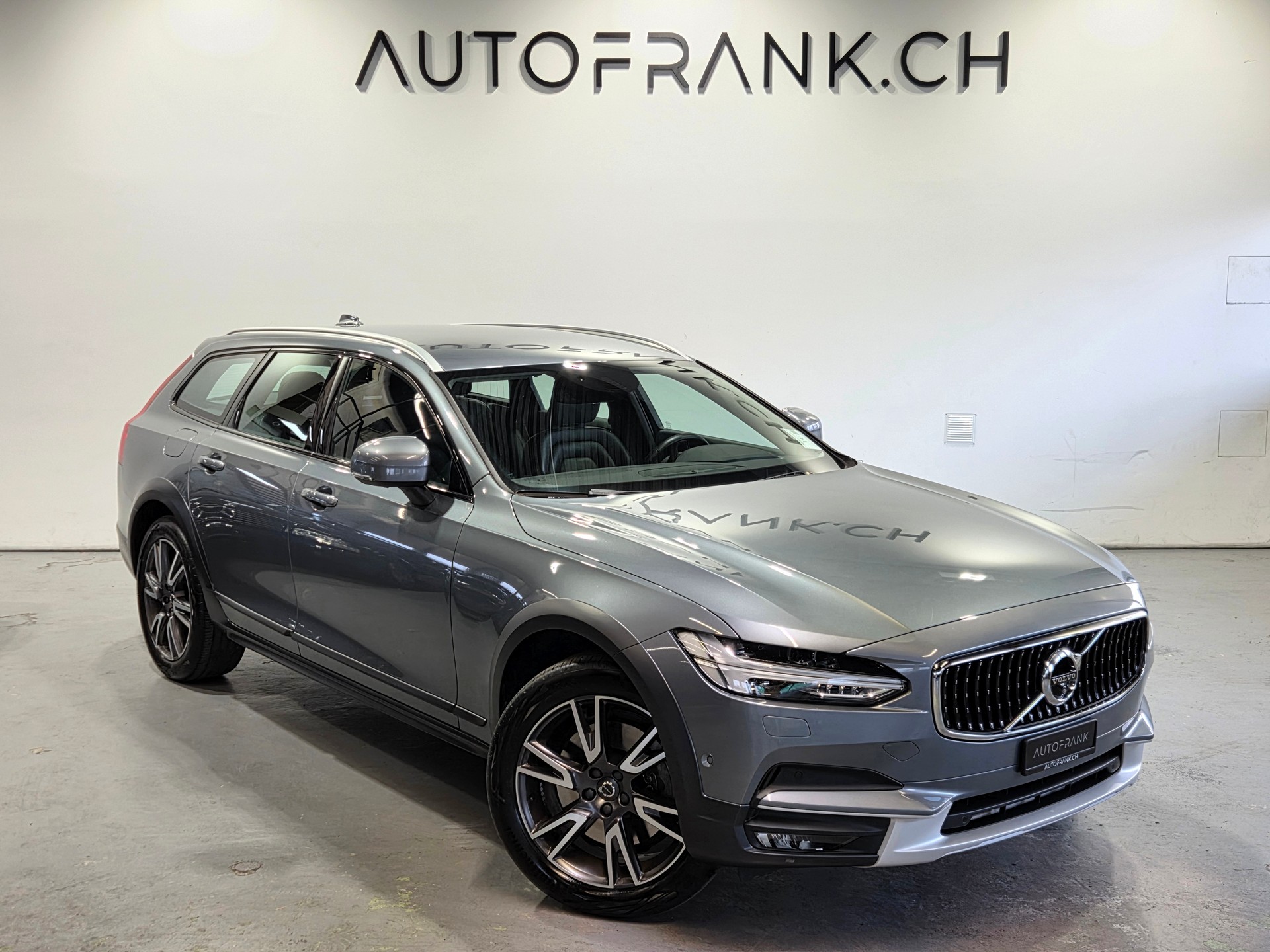 VOLVO V90 Cross Country 2.0 T5 Pro AWD-image-13