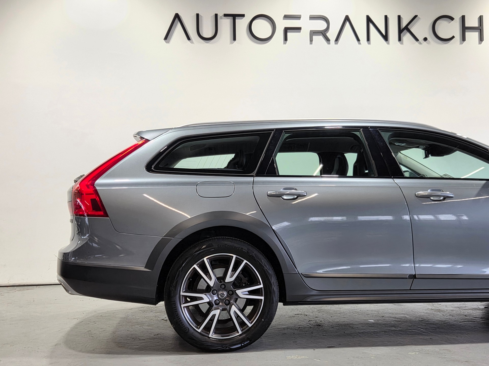 VOLVO V90 Cross Country 2.0 T5 Pro AWD-image-19