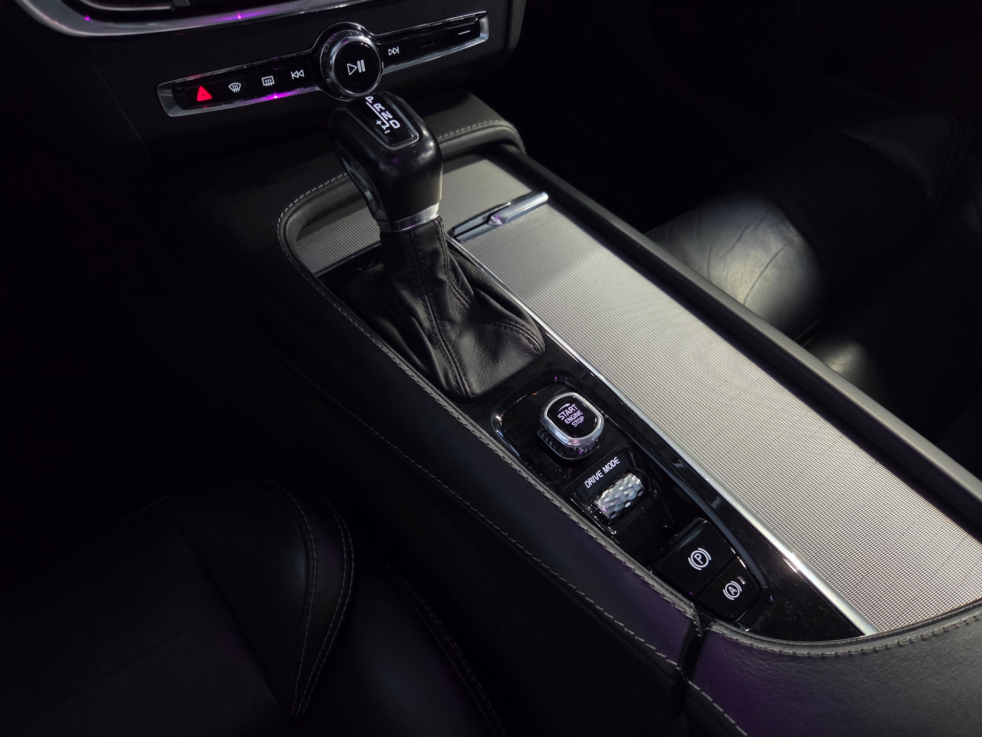 VOLVO V90 Cross Country 2.0 T5 Pro AWD-image-11