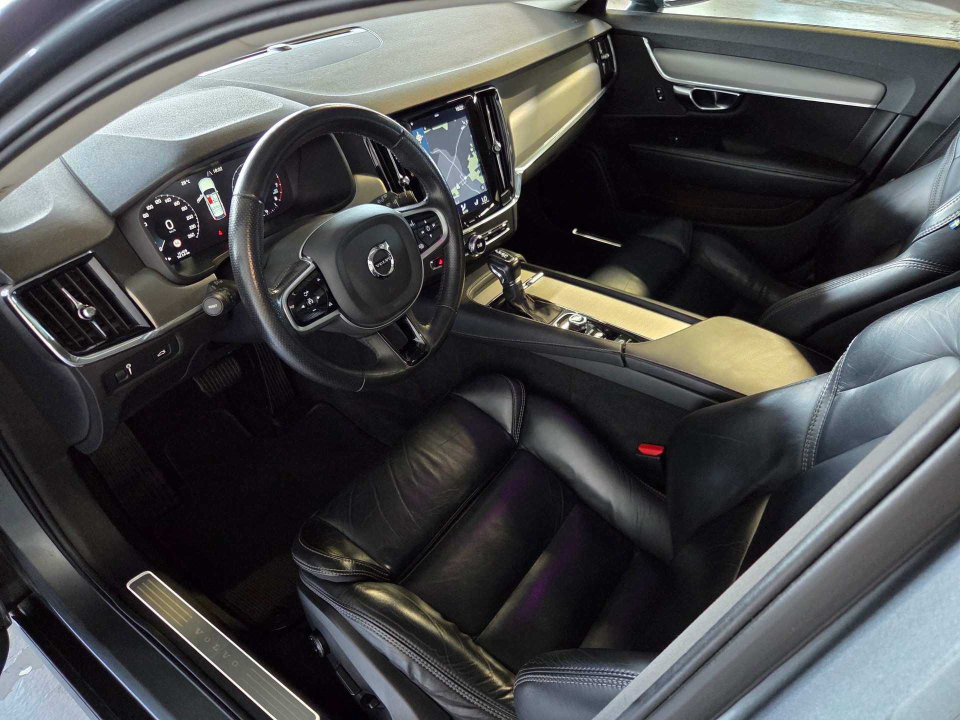 VOLVO V90 Cross Country 2.0 T5 Pro AWD-showroom-element-3