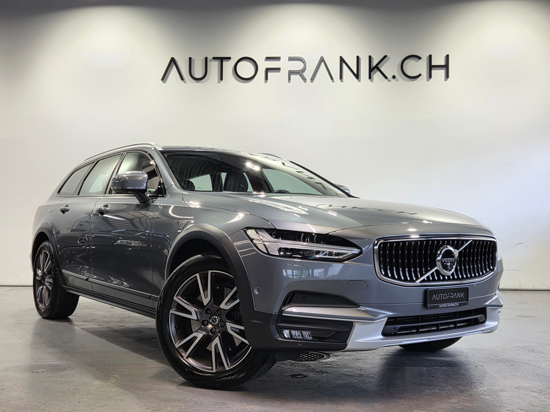 VOLVO V90 Cross Country 2.0 T5 Pro AWD-image-18