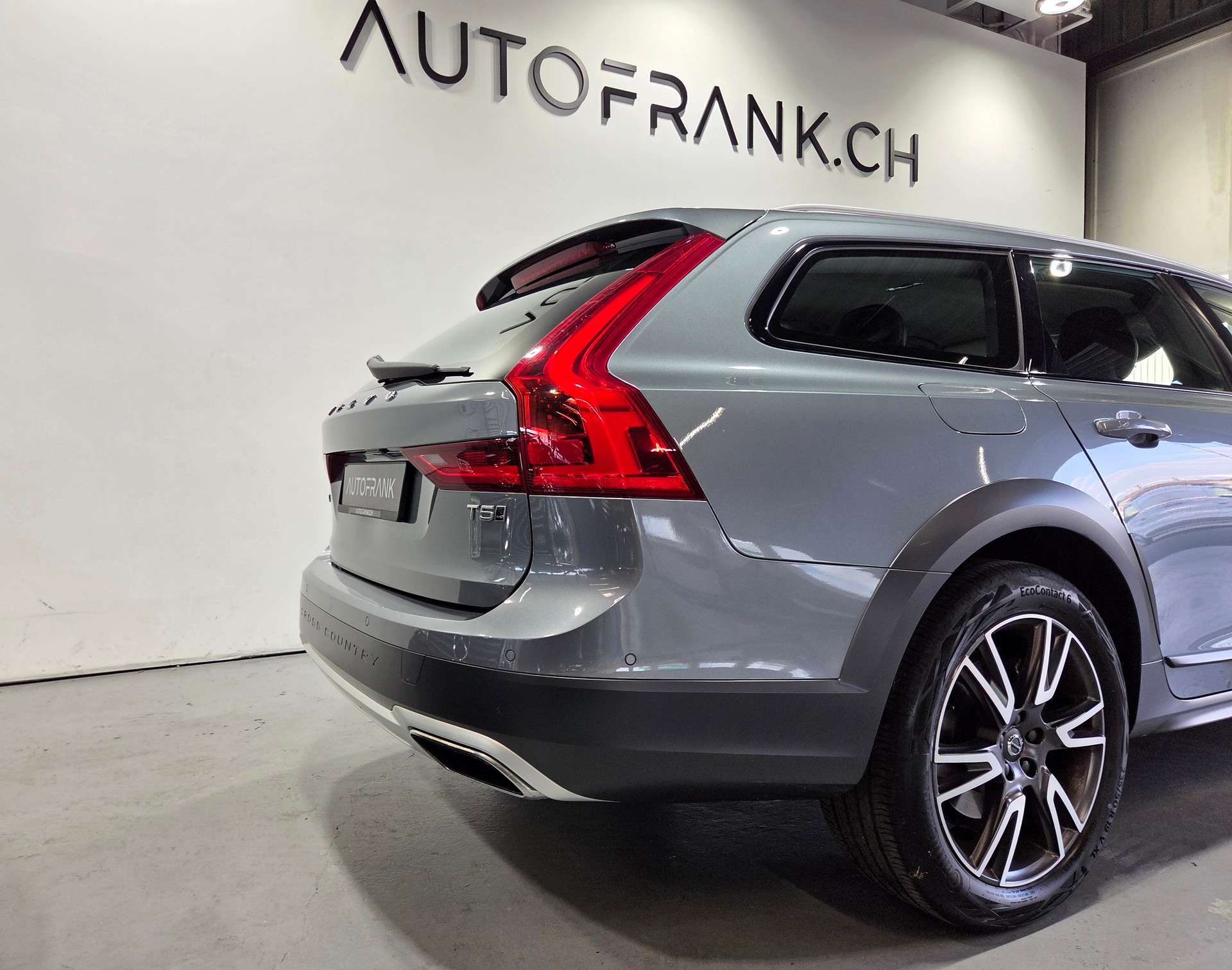VOLVO V90 Cross Country 2.0 T5 Pro AWD-image-9